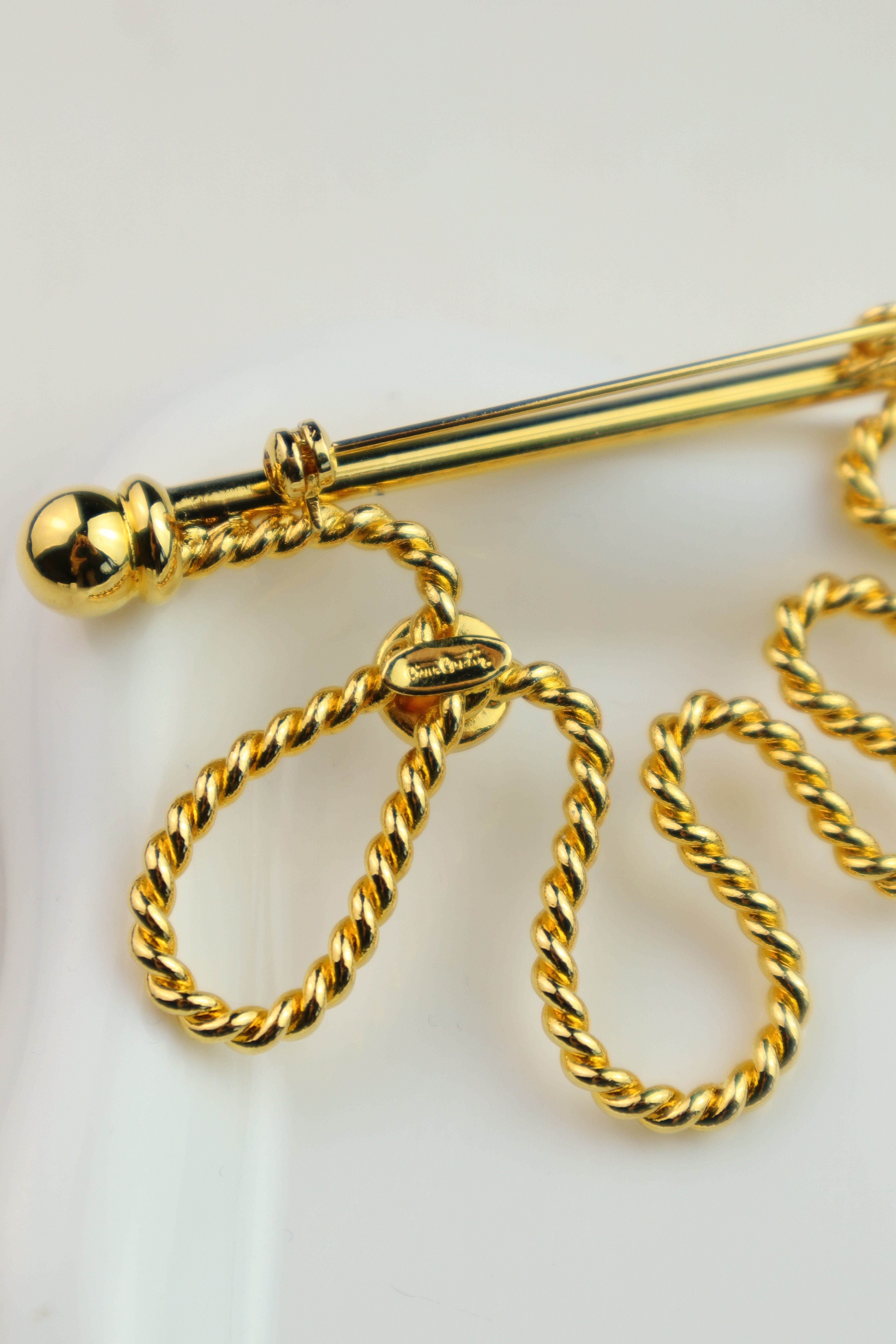 Pierre Cardin - awangardowa broszka z perłą