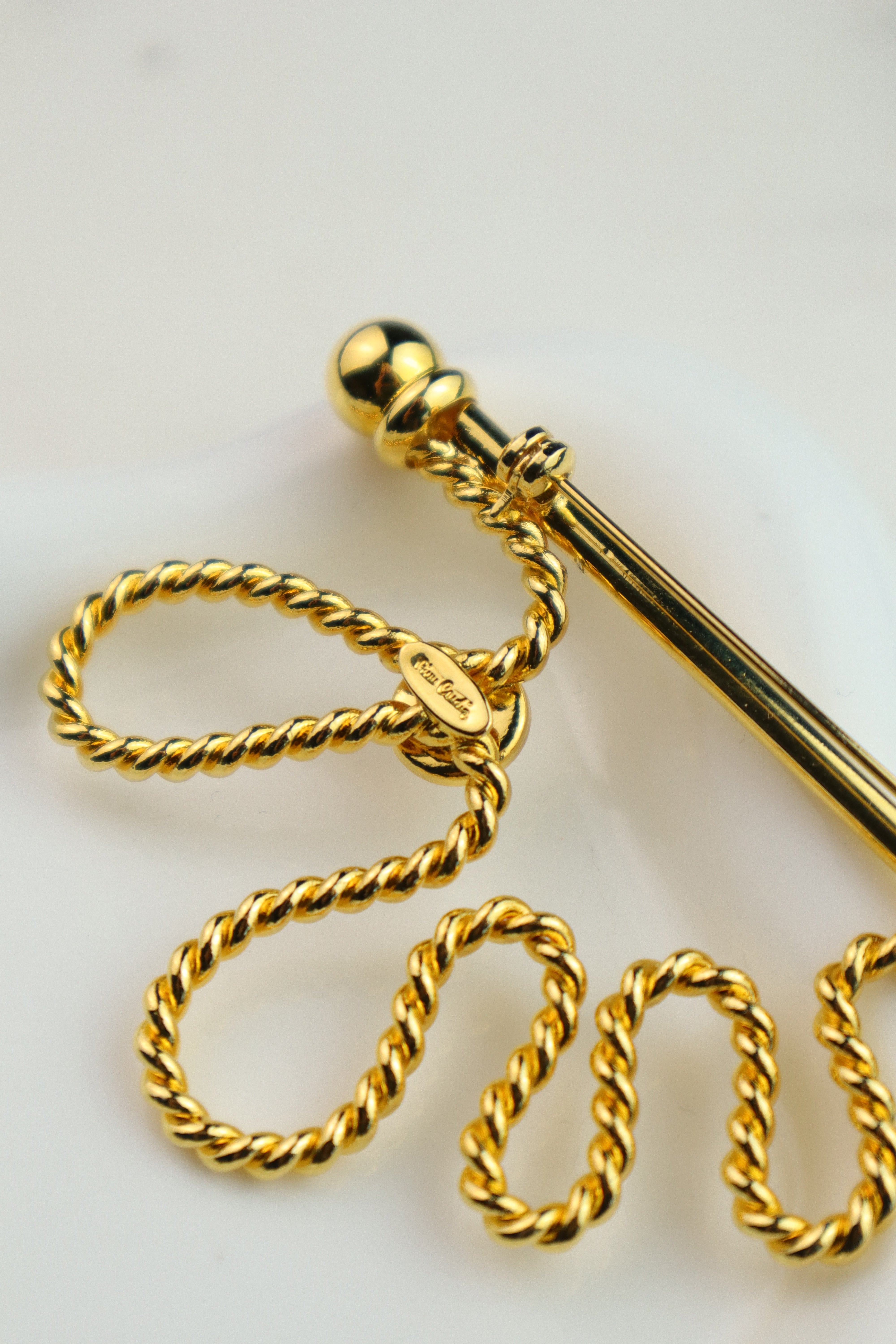 Pierre Cardin - awangardowa broszka z perłą