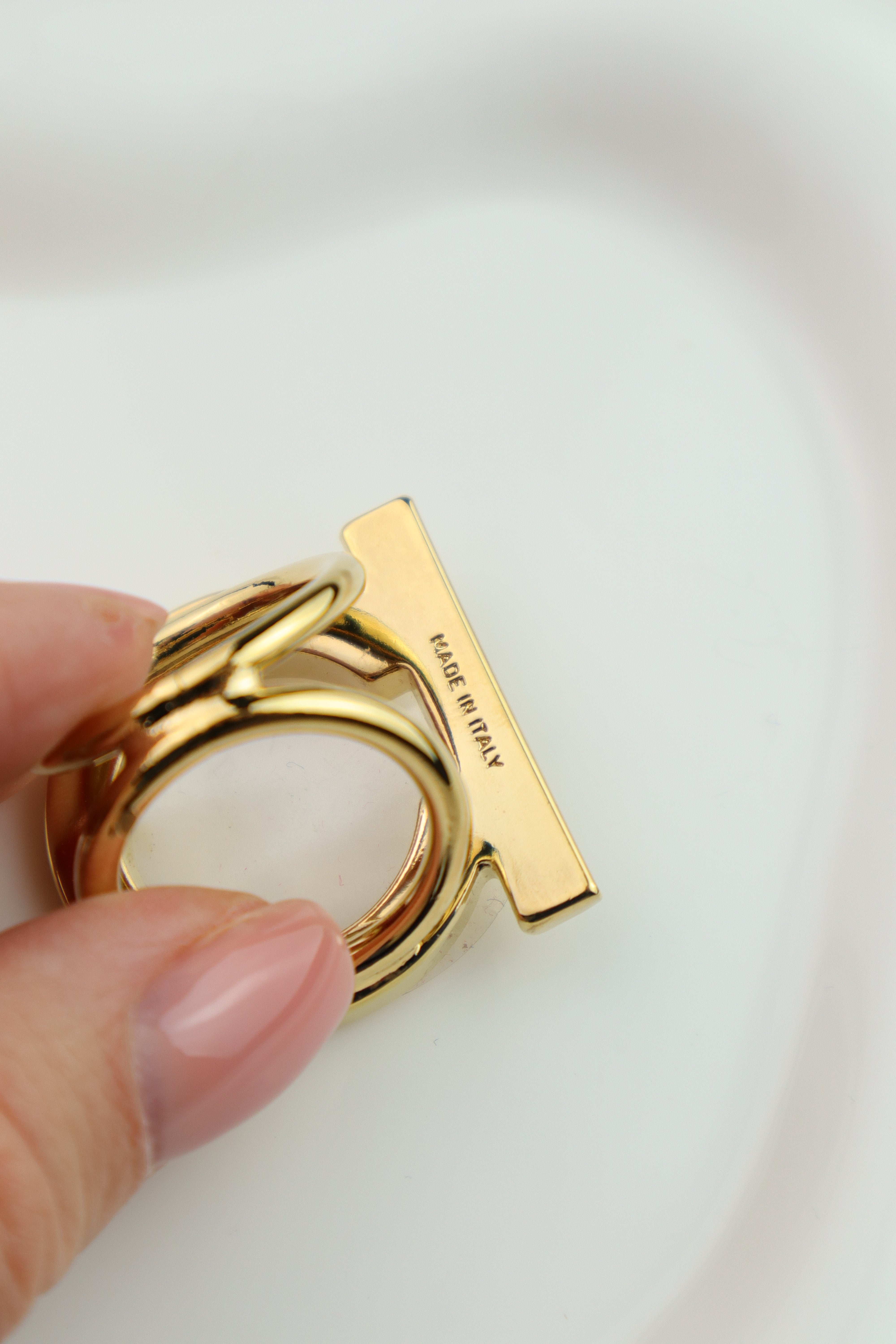 Salvatore Ferragamo - pierścień/ring do apaszki