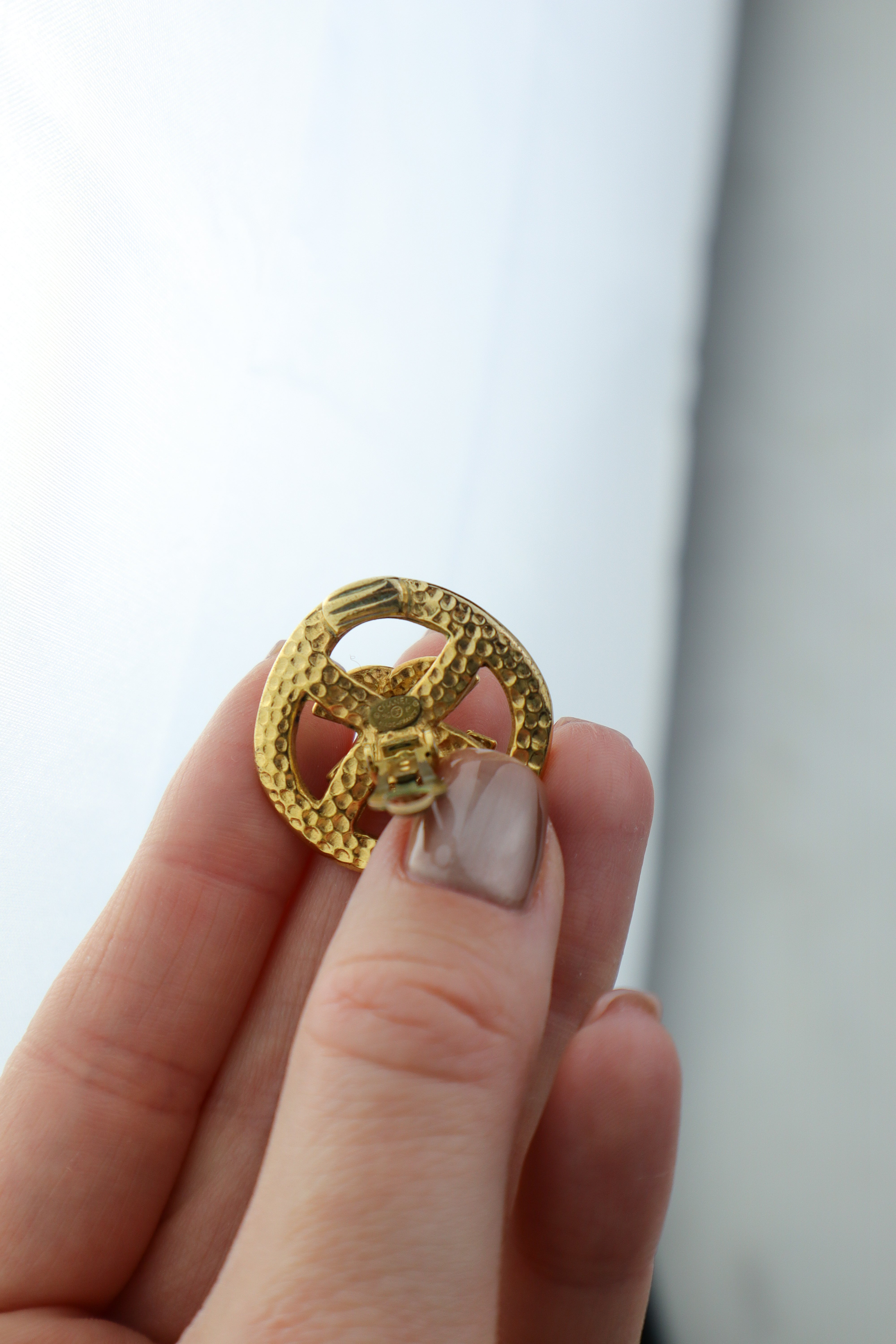 Chanel - pozłacane klipsy vintage logo CC