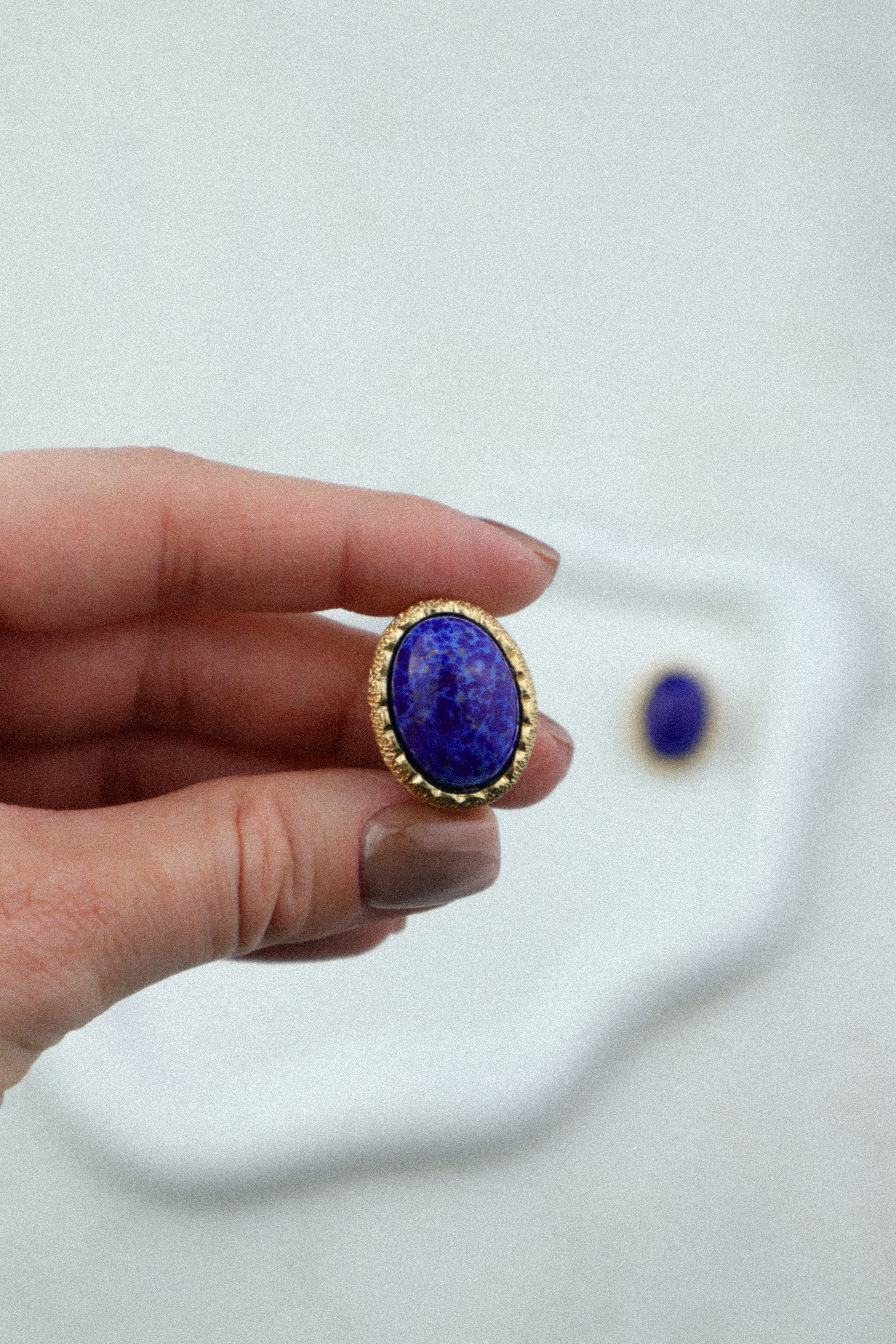 Dior - klipsy vintage z kobaltowym kamieniem w stylu lapis lazuli