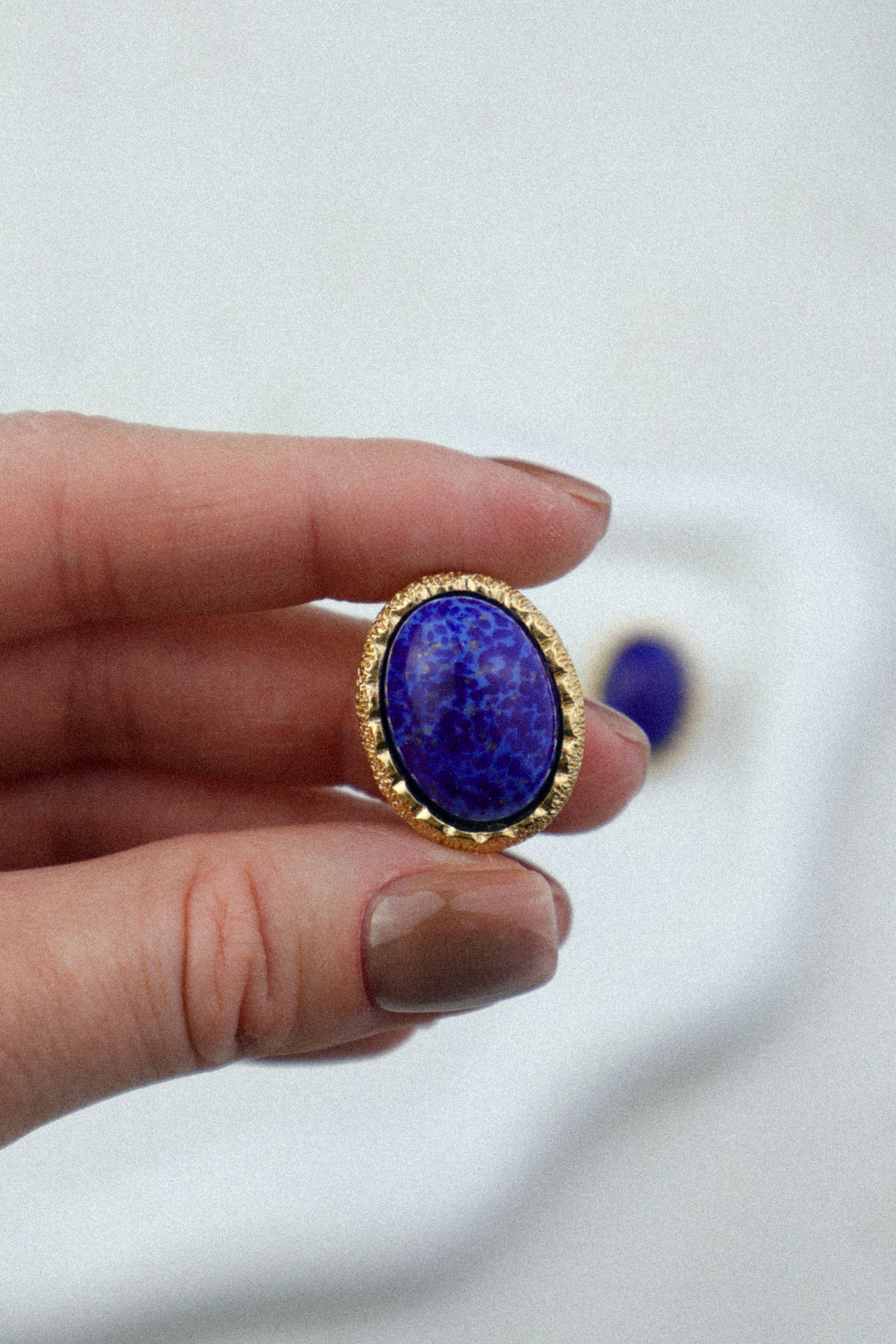 Dior - klipsy vintage z kobaltowym kamieniem w stylu lapis lazuli