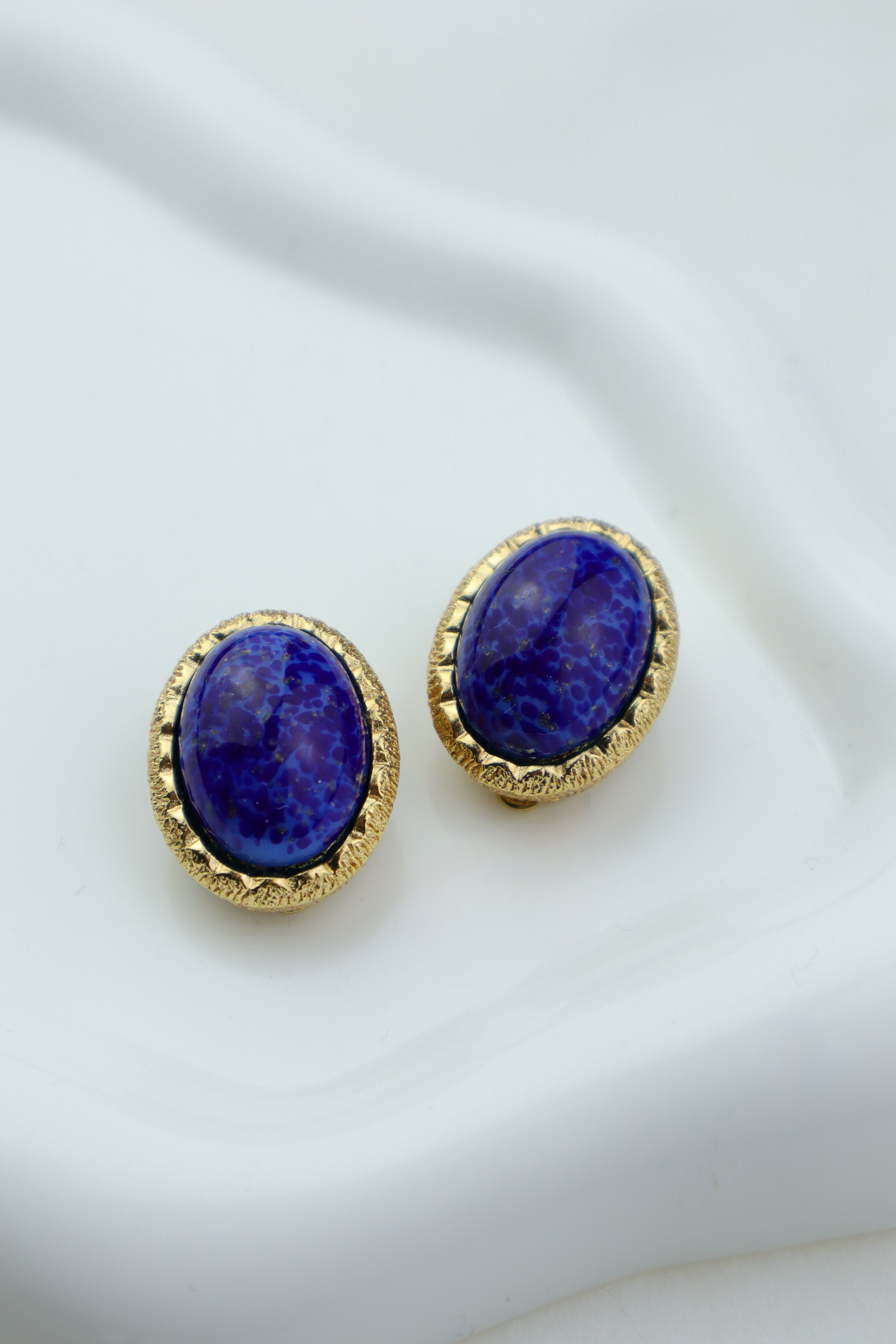 Dior - klipsy vintage z kobaltowym kamieniem w stylu lapis lazuli