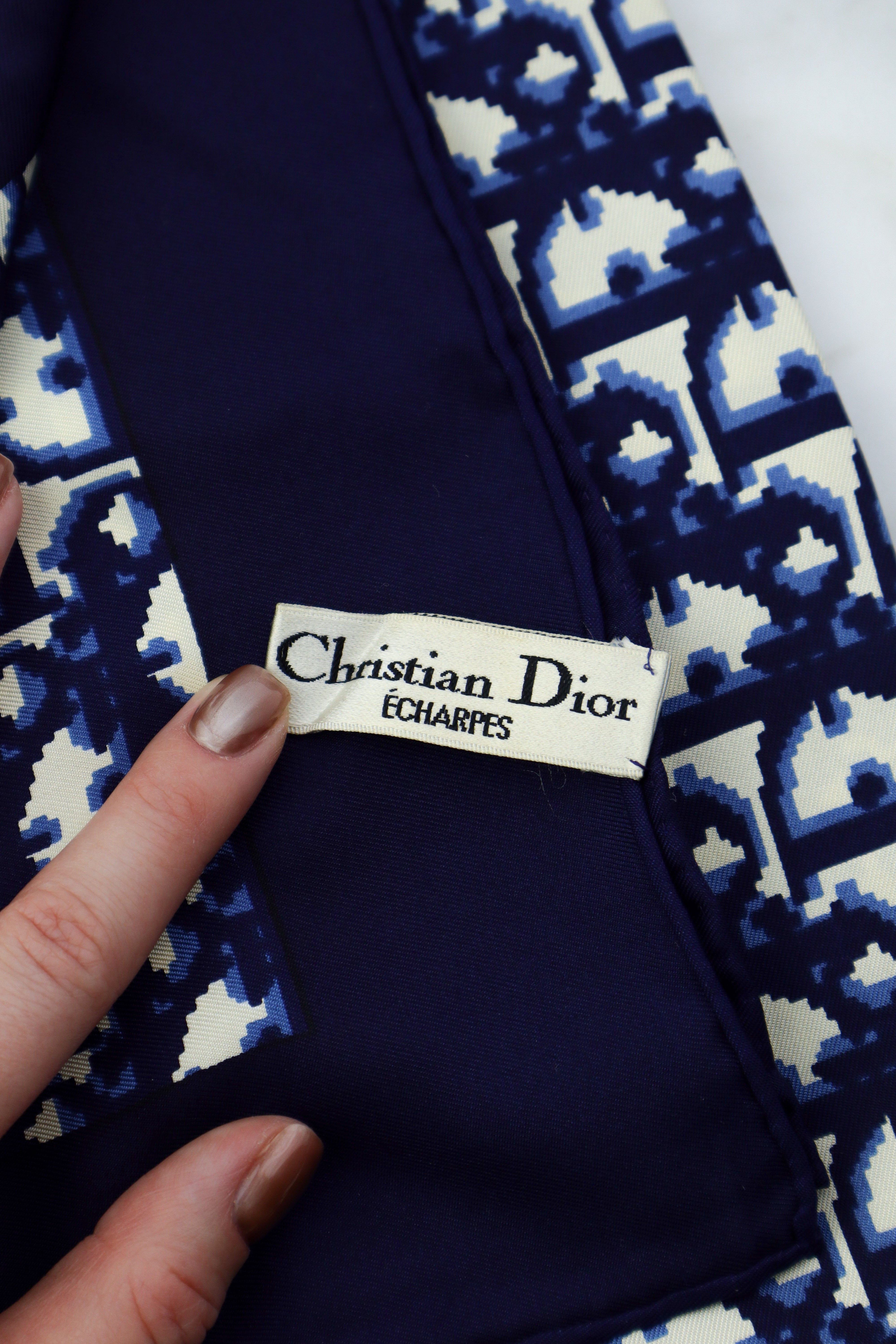 Christian Dior- jedwabna apaszka w monogram Dior