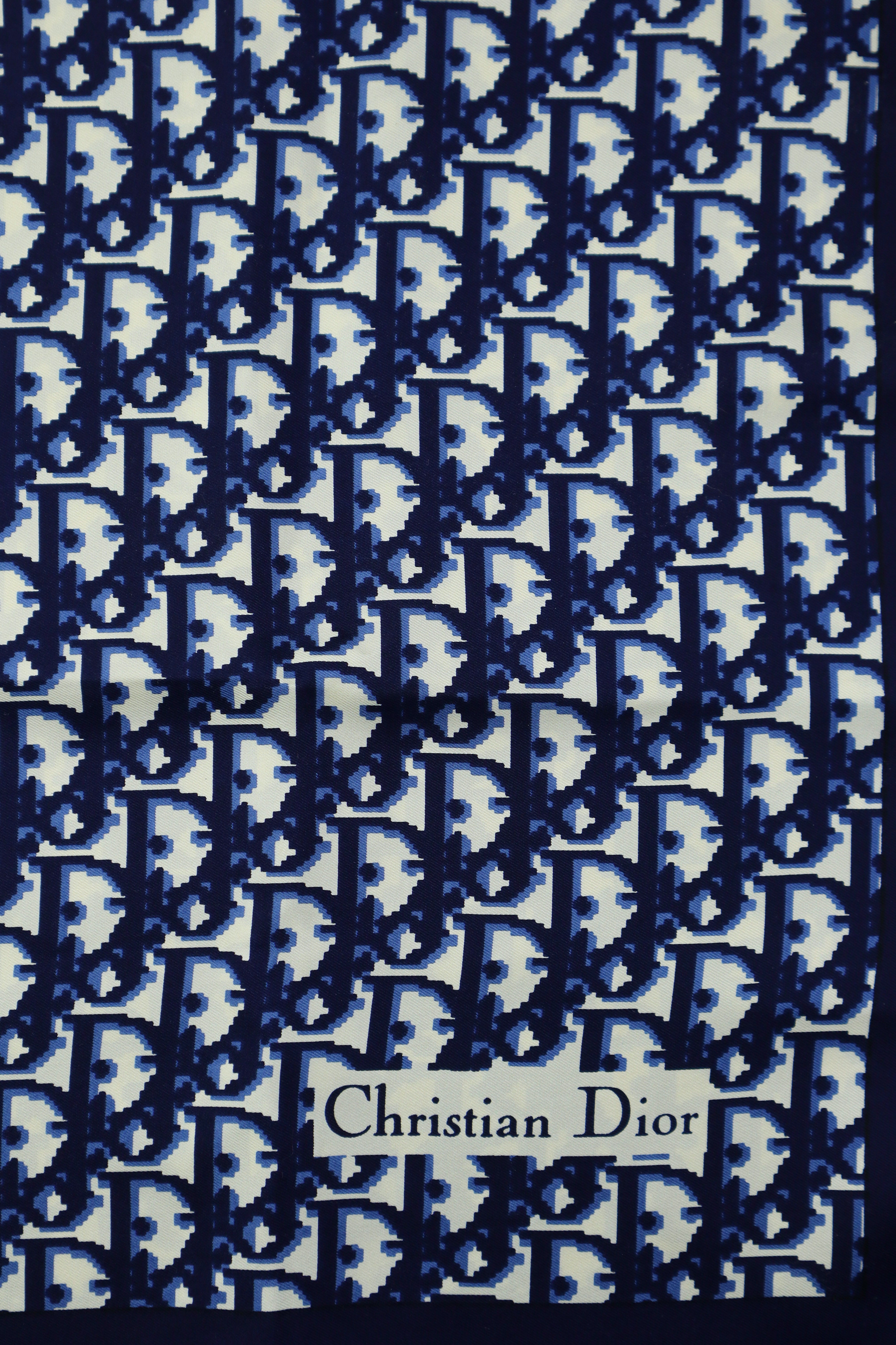 Christian Dior- jedwabna apaszka w monogram Dior