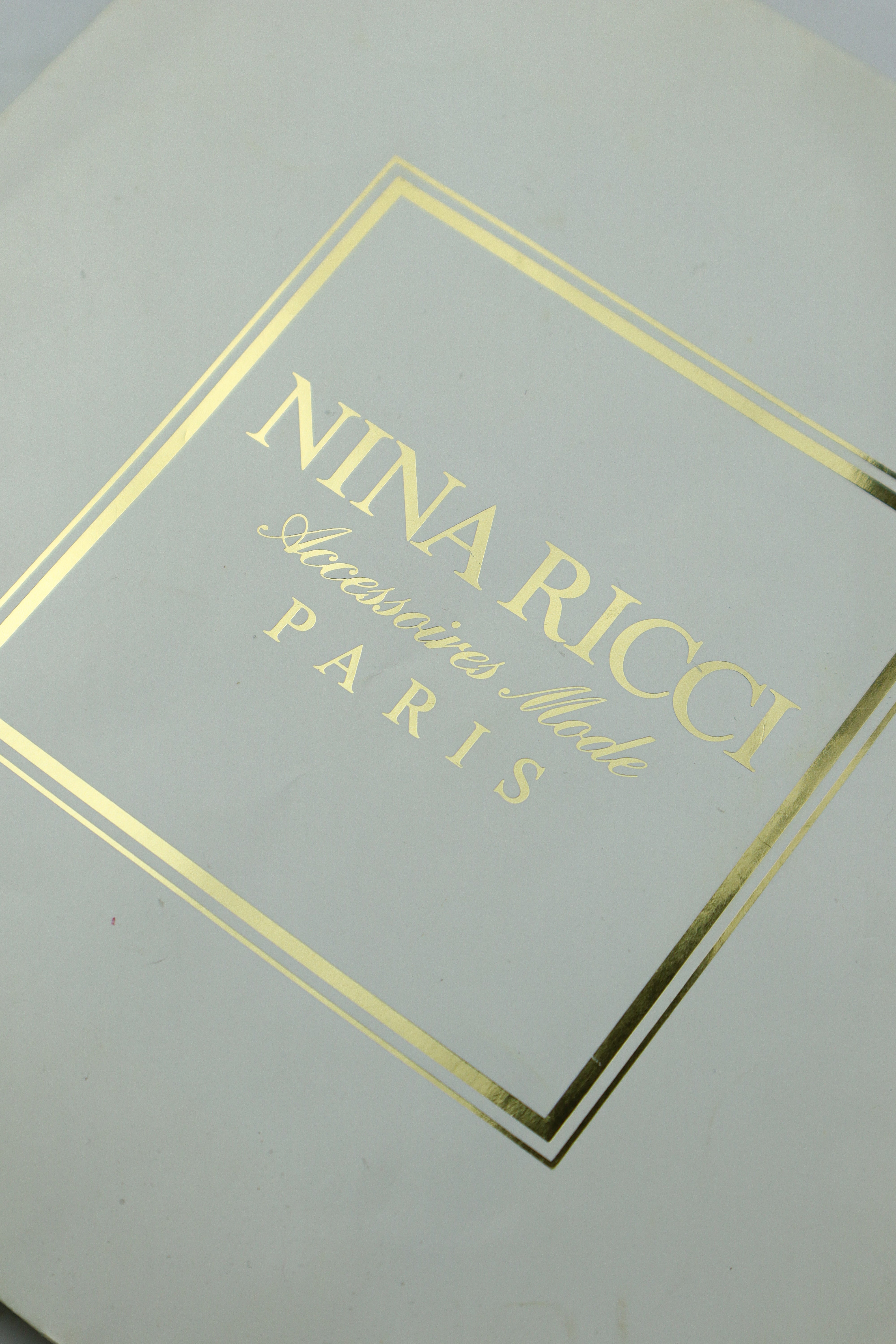 Nina Ricci - jedwabna apaszka w kokardy