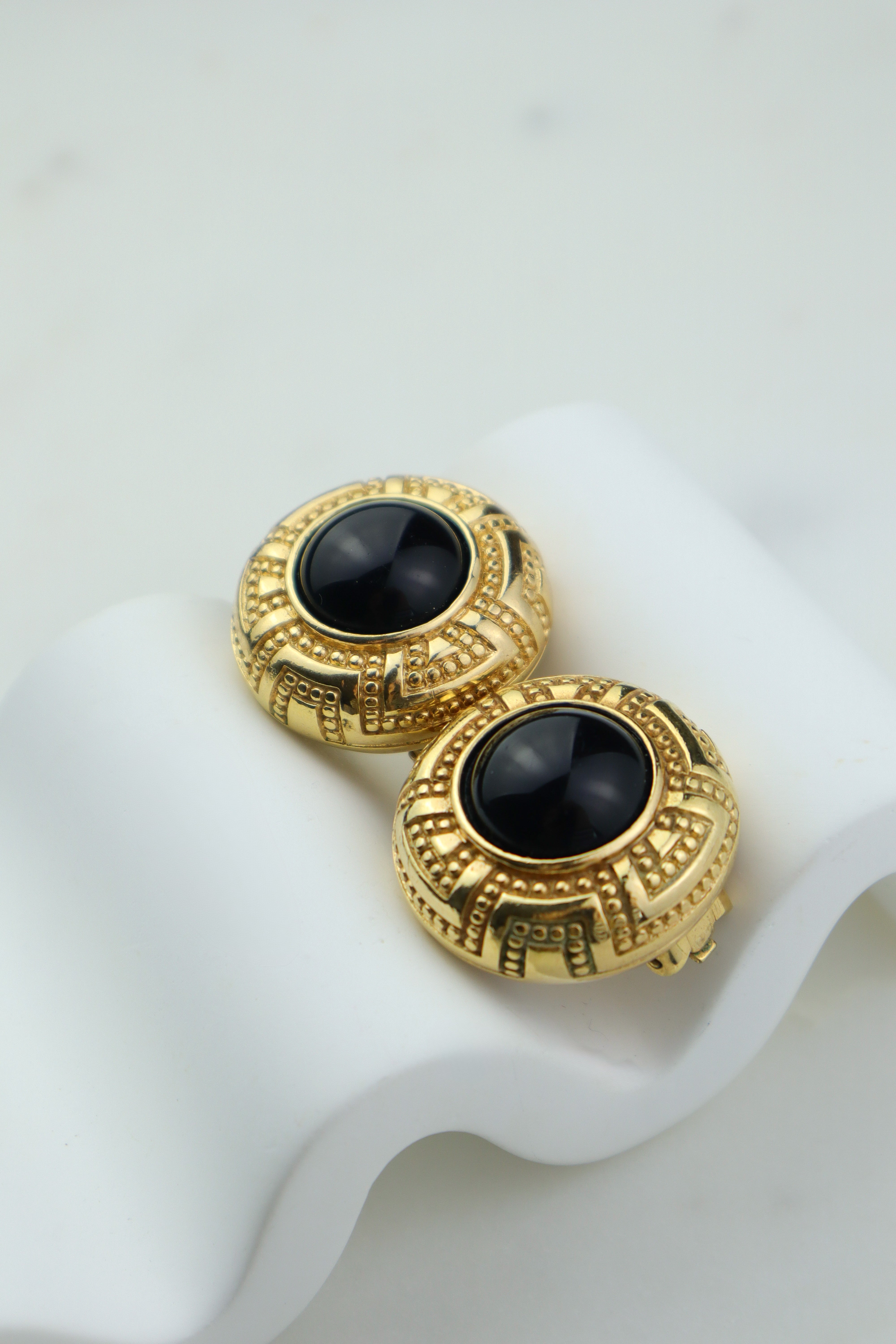 Christian Dior - vintage klipsy z czarnym kaboszonem