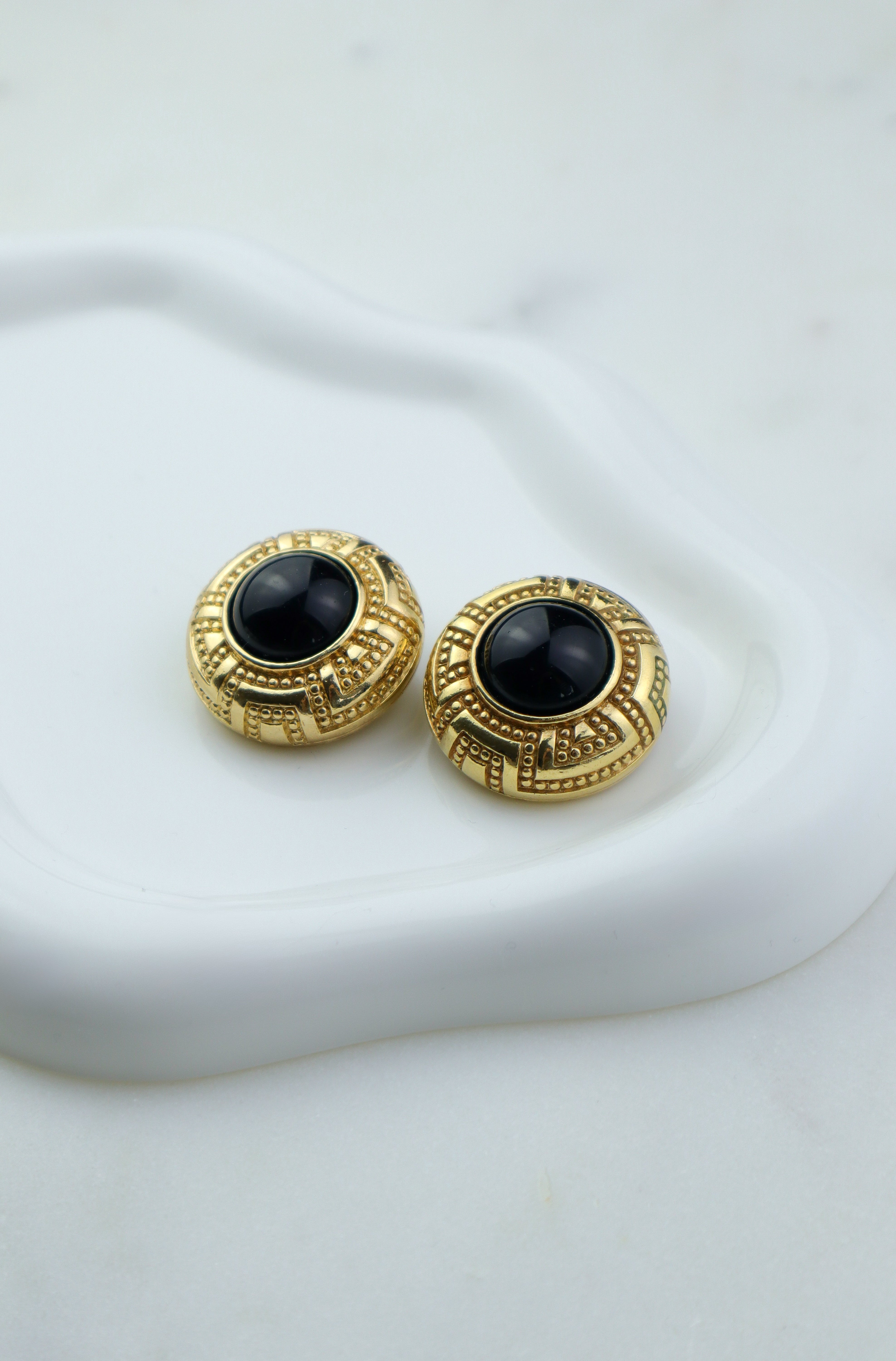 Christian Dior - vintage klipsy z czarnym kaboszonem