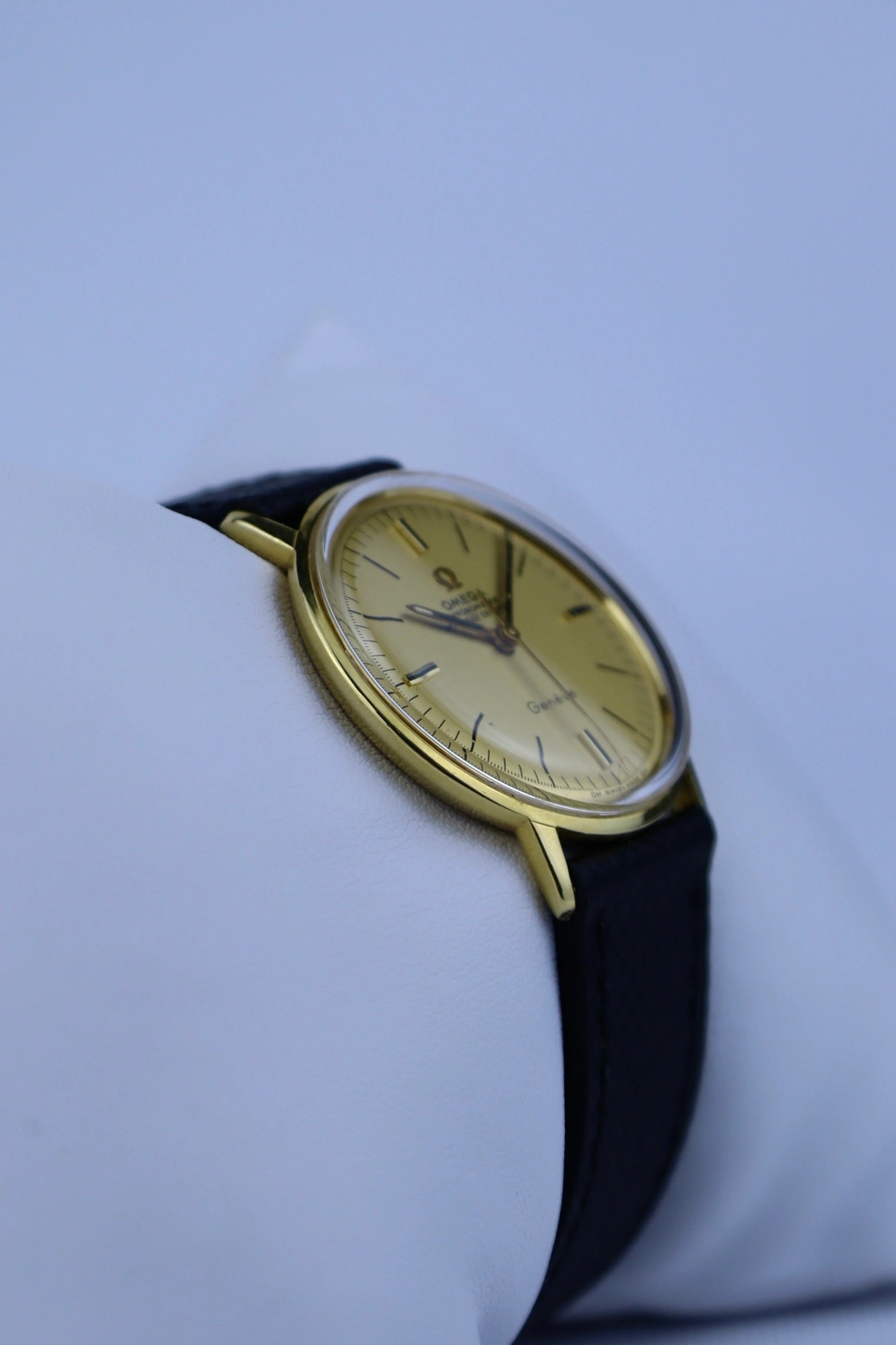 1968 RARE 18K Omega Geneve Chronometer ref. 137.001 cal. 602