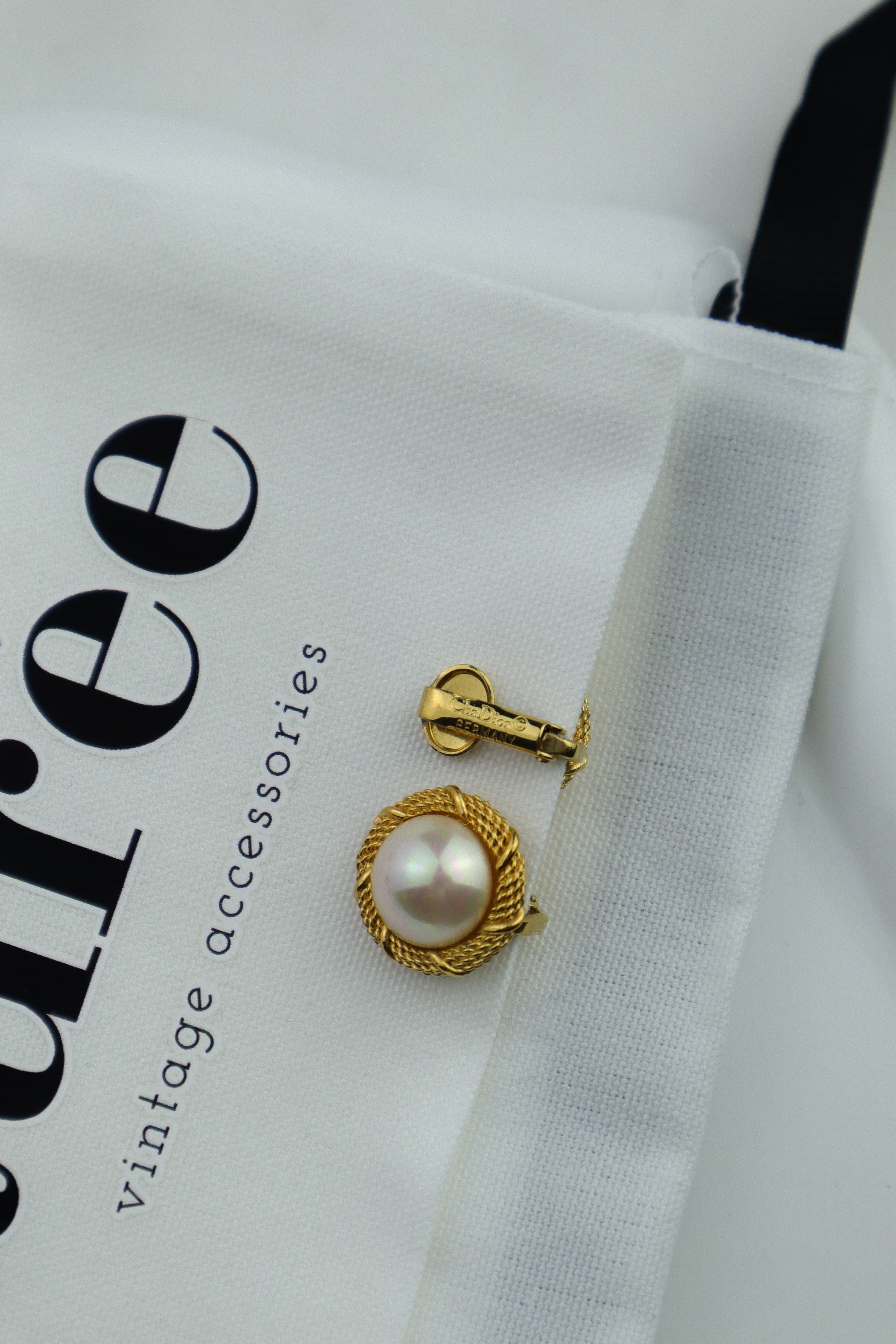 Christian Dior - pozłacane klipsy vintage z perełką