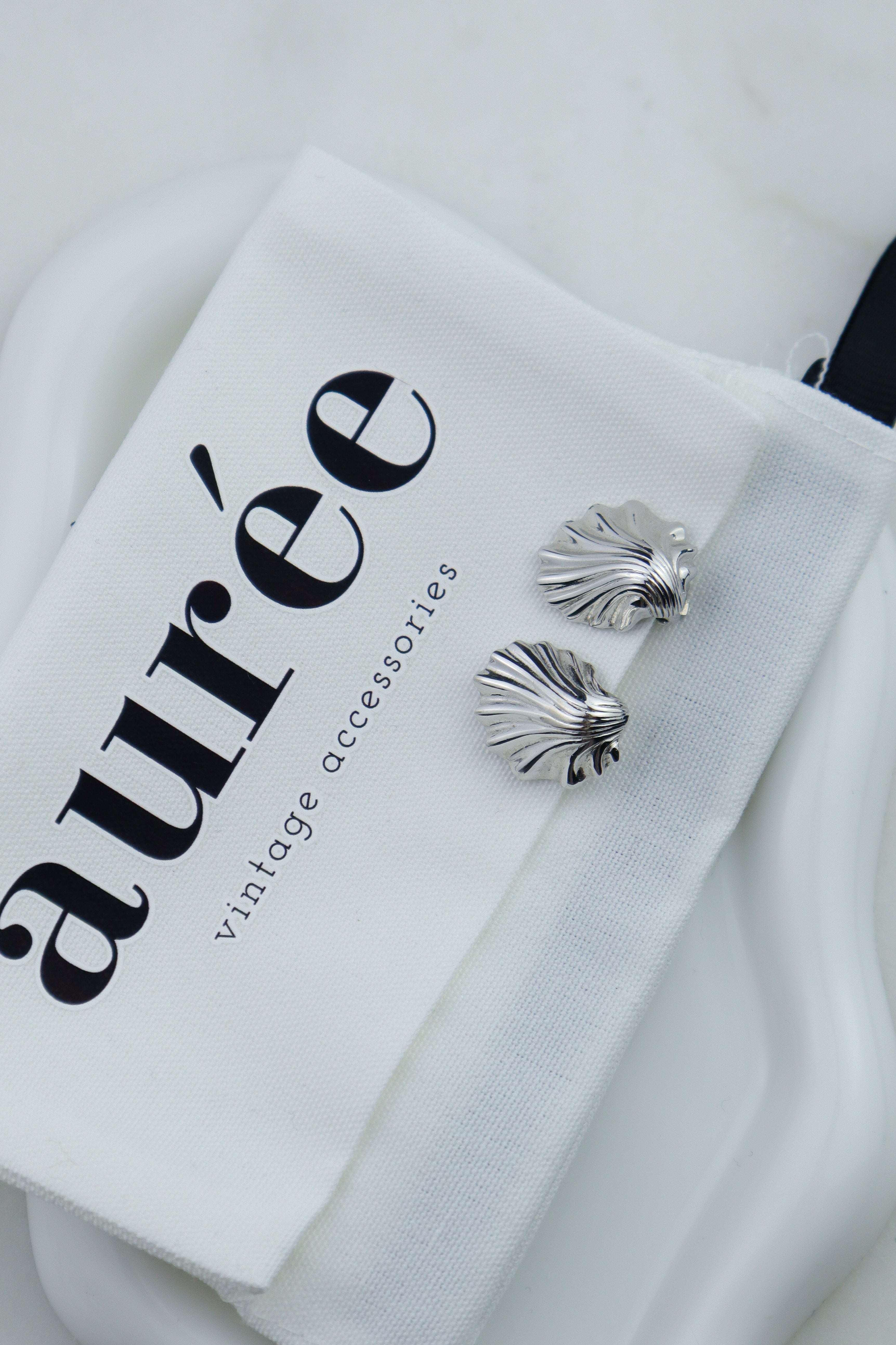 Givenchy - srebrne klipsy vintage muszelki