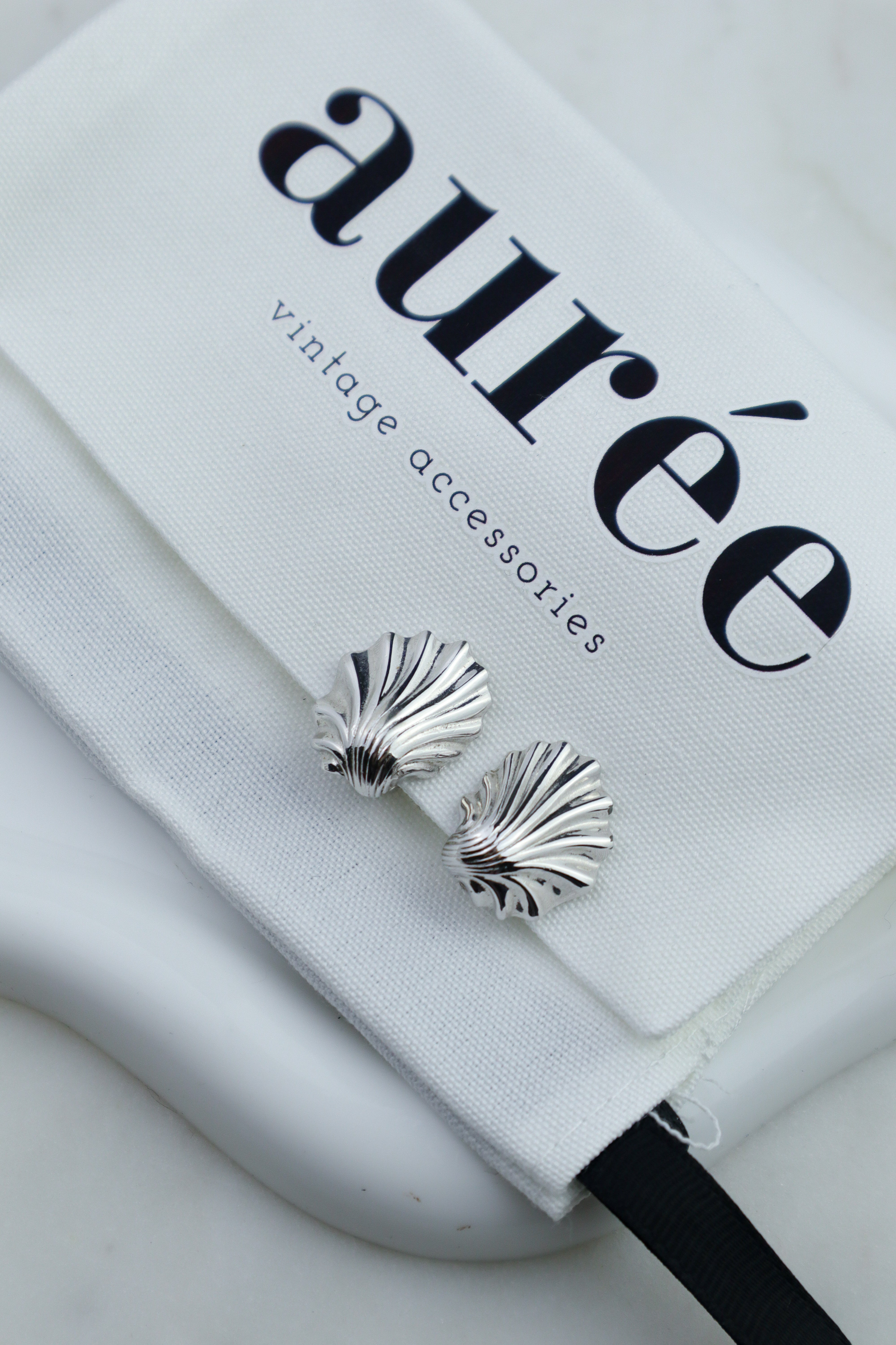 Givenchy - srebrne klipsy vintage muszelki
