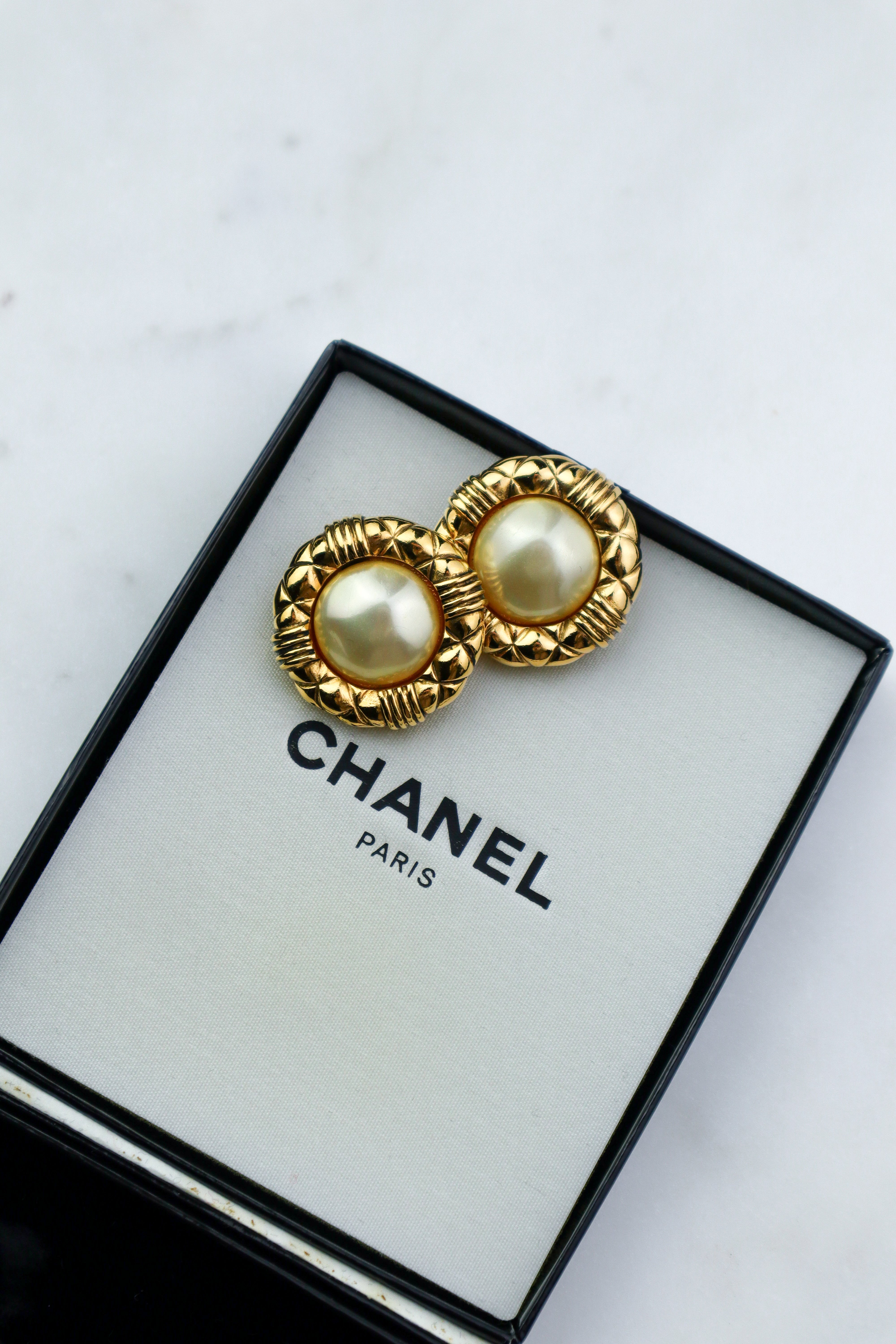Chanel - vintage klipsy z perłą sezon 23, 1984/85