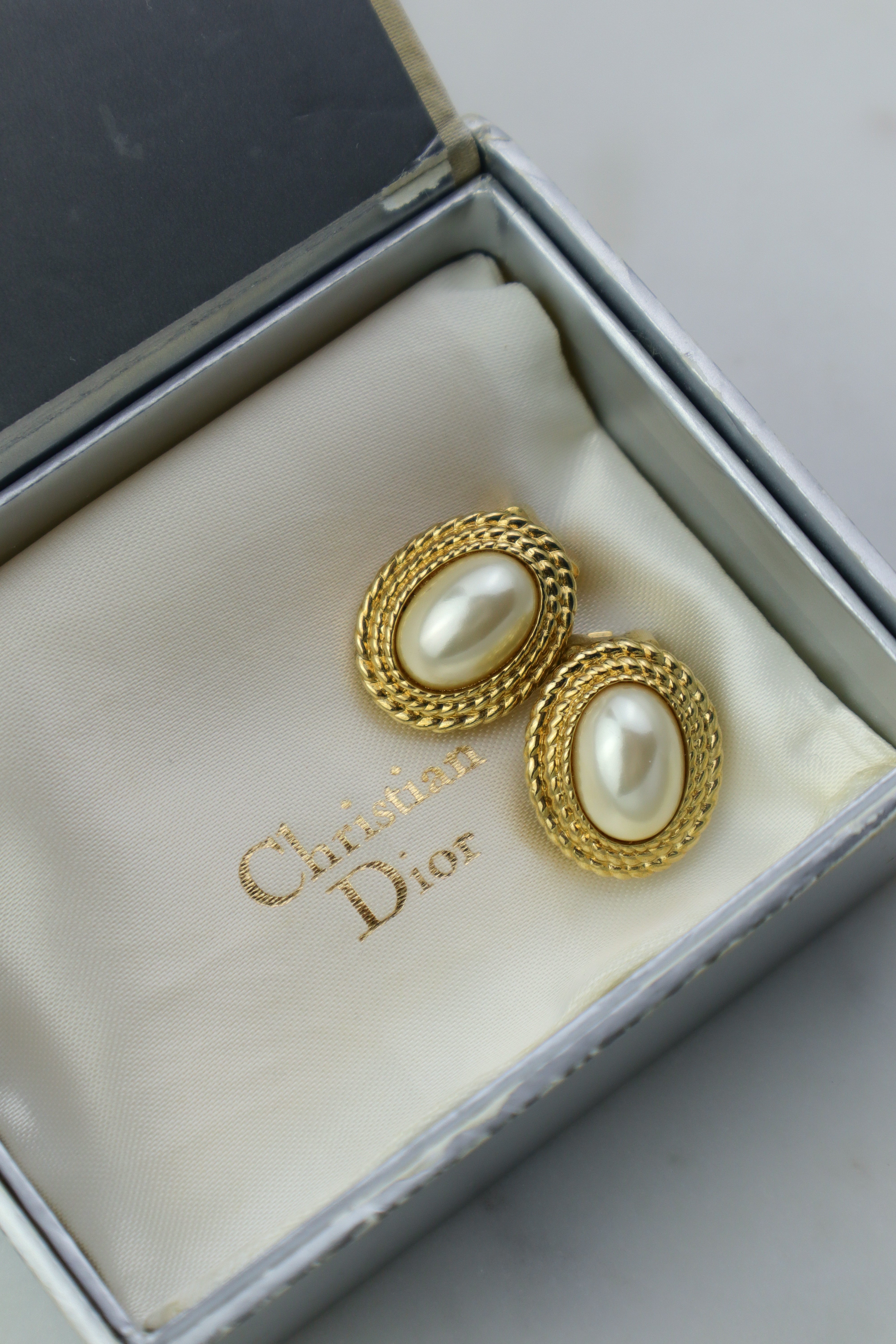 Christian Dior - owalne klipsy vintage z perłą cabochon