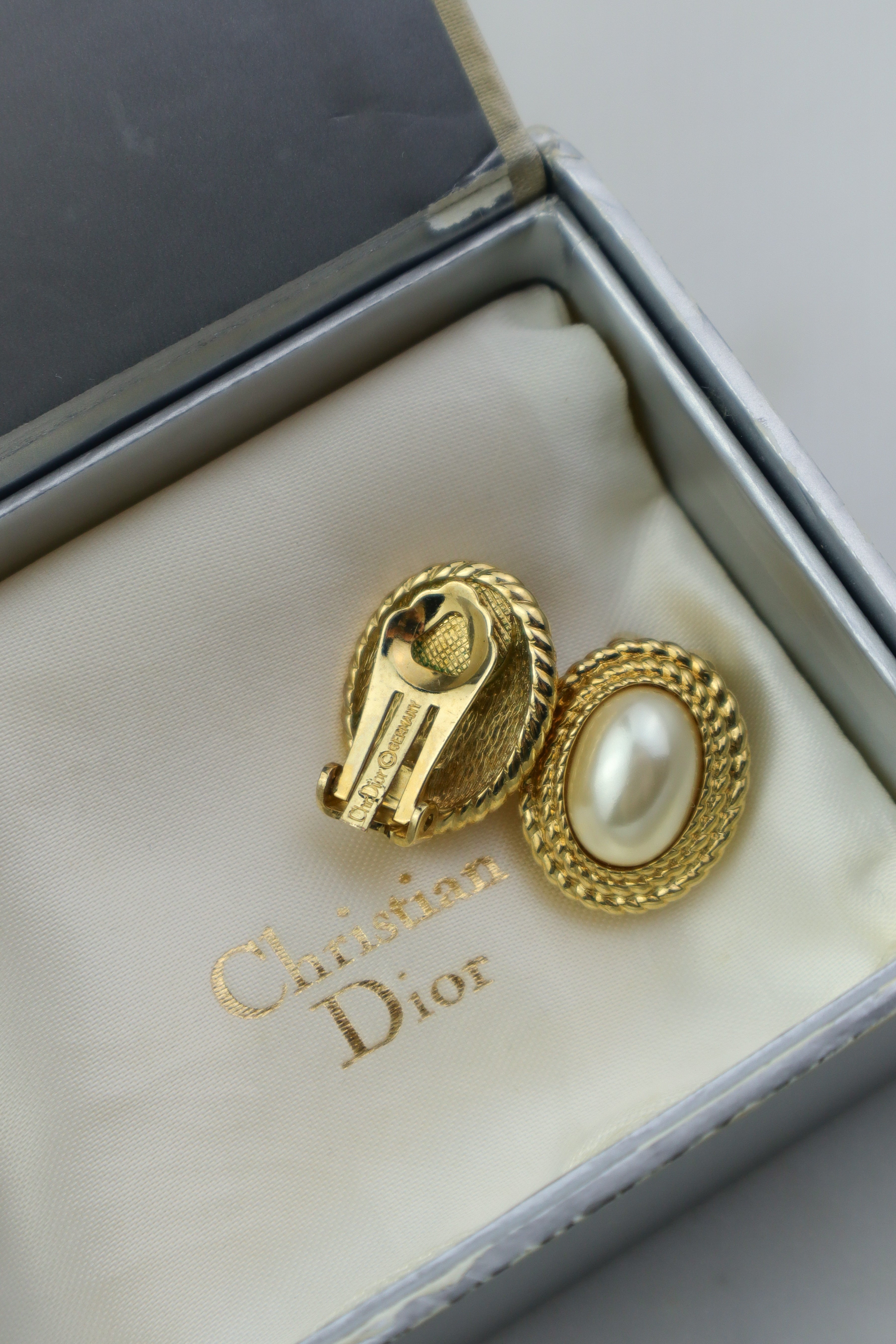 Christian Dior - owalne klipsy vintage z perłą cabochon