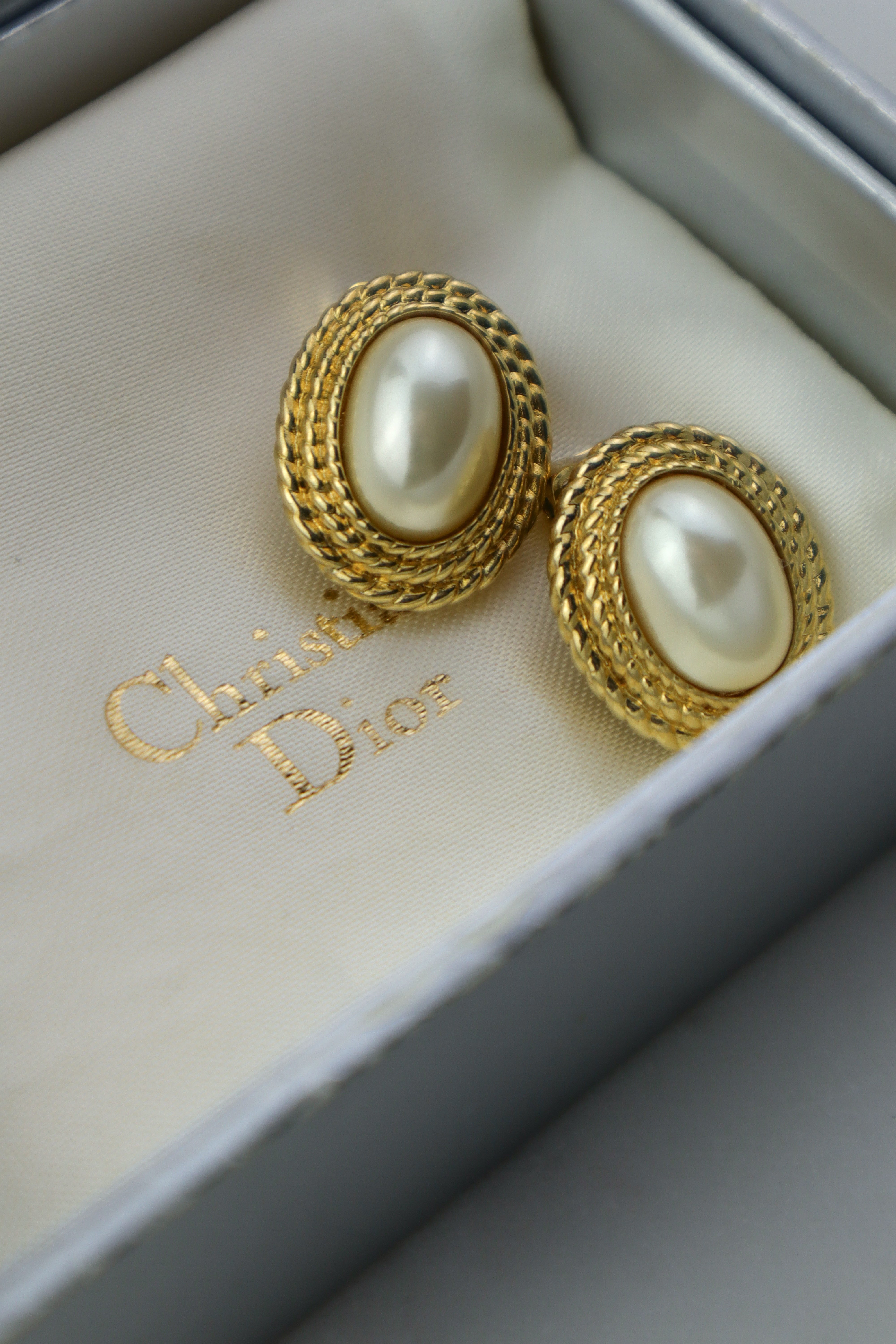 Christian Dior - owalne klipsy vintage z perłą cabochon