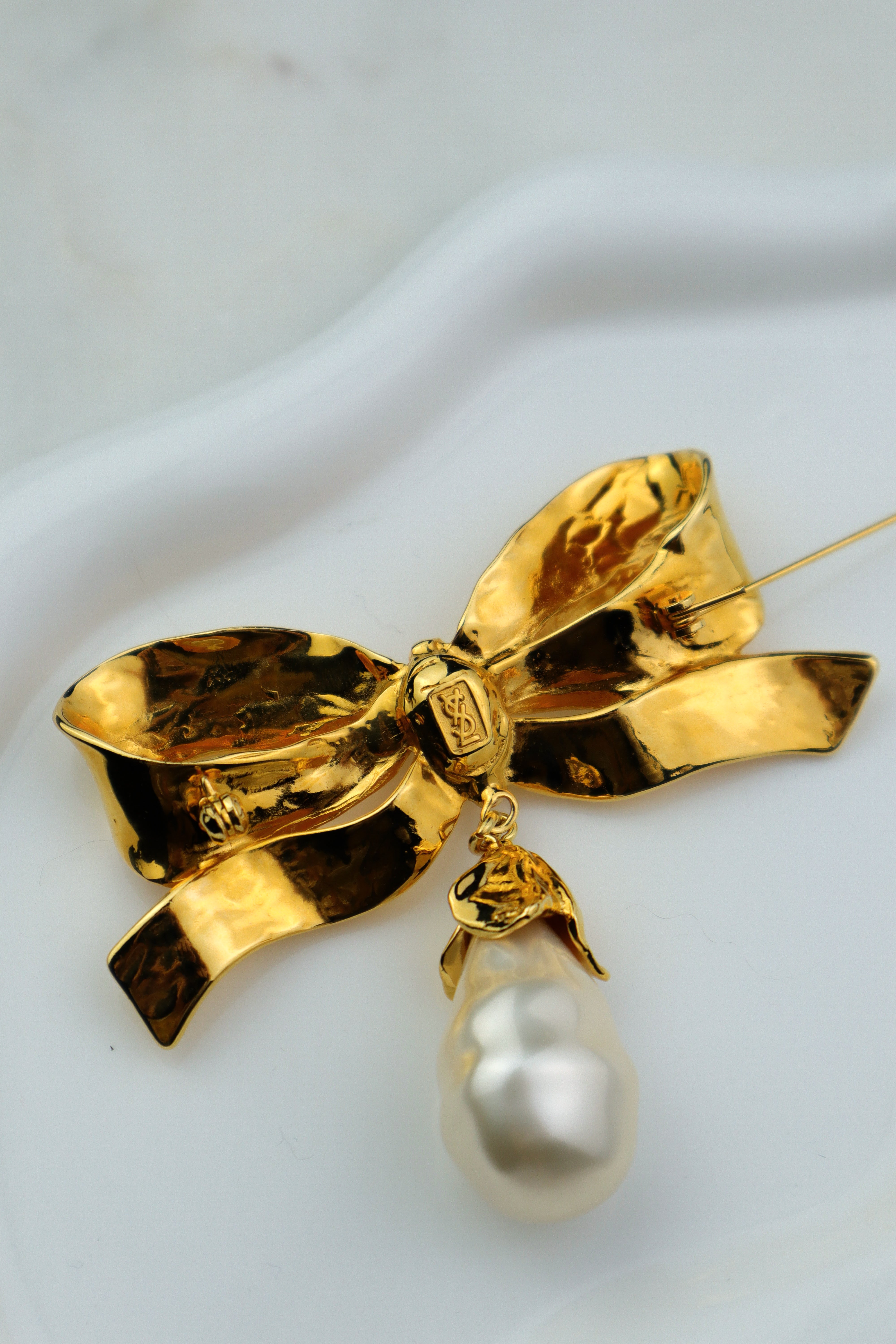 Yves Saint Laurent - rzadka okazała broszka vintage kokarda z perłą