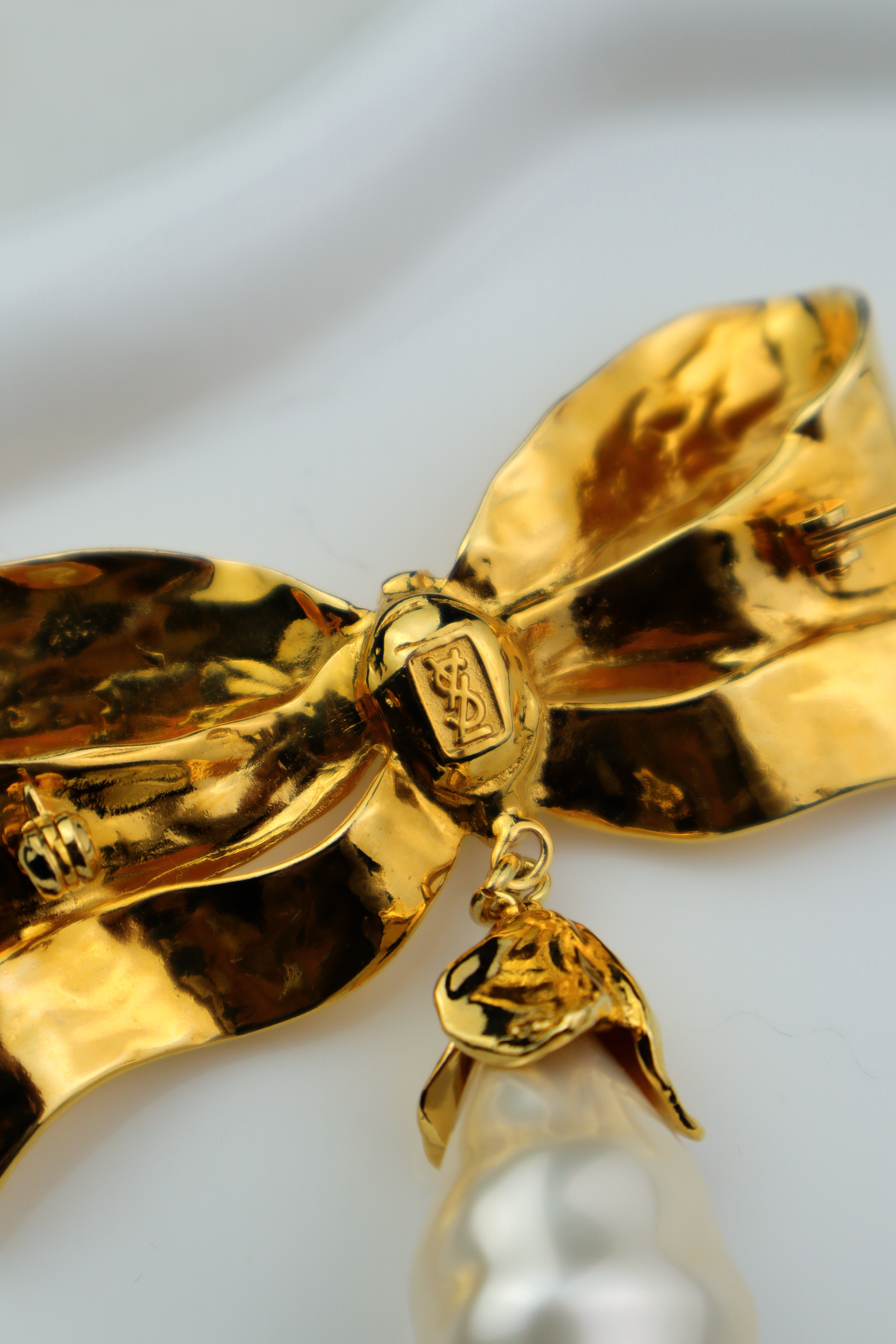 Yves Saint Laurent - rzadka okazała broszka vintage kokarda z perłą