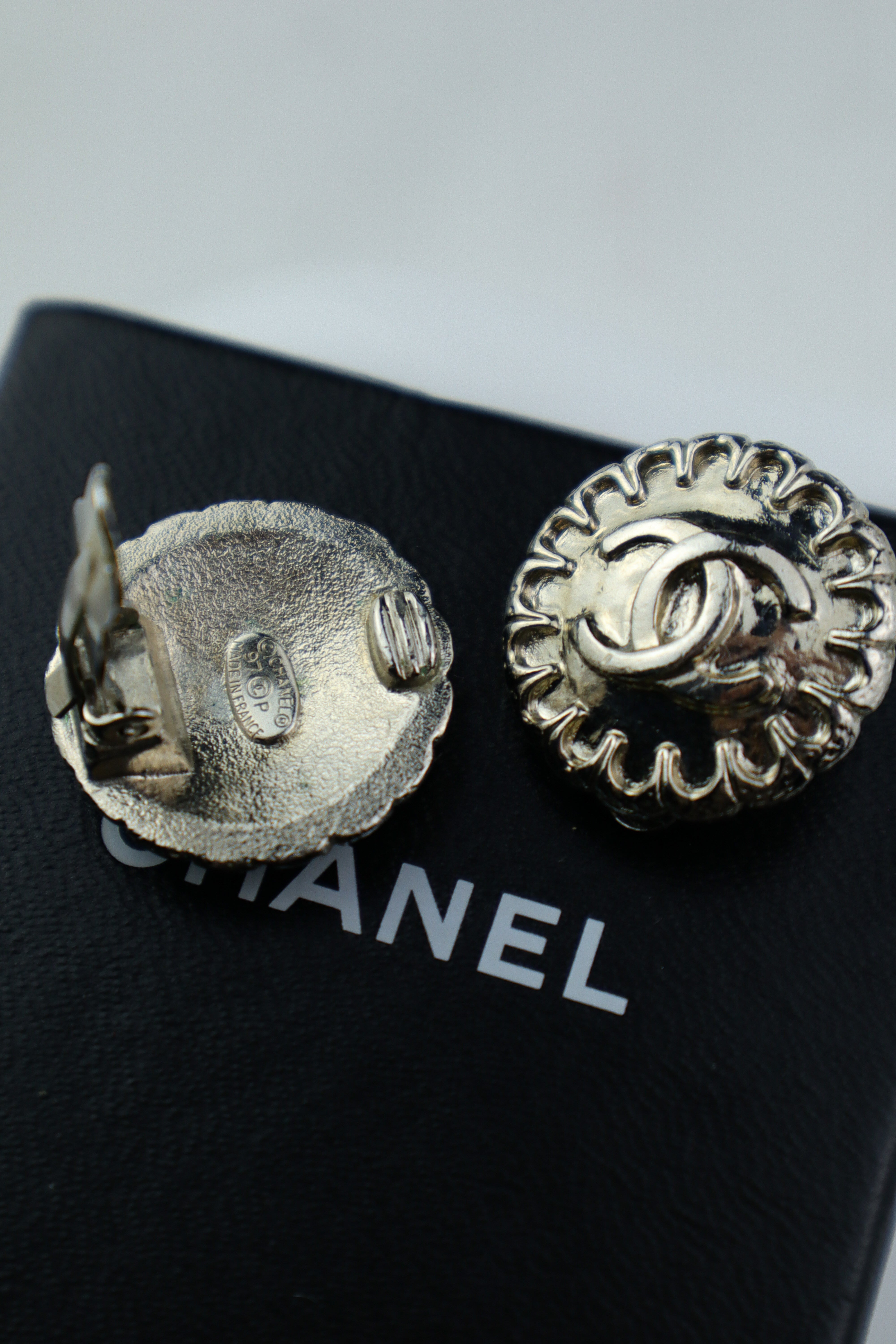 Chanel - srebrzone klipsy vintage sezon wiosna/lato 1997