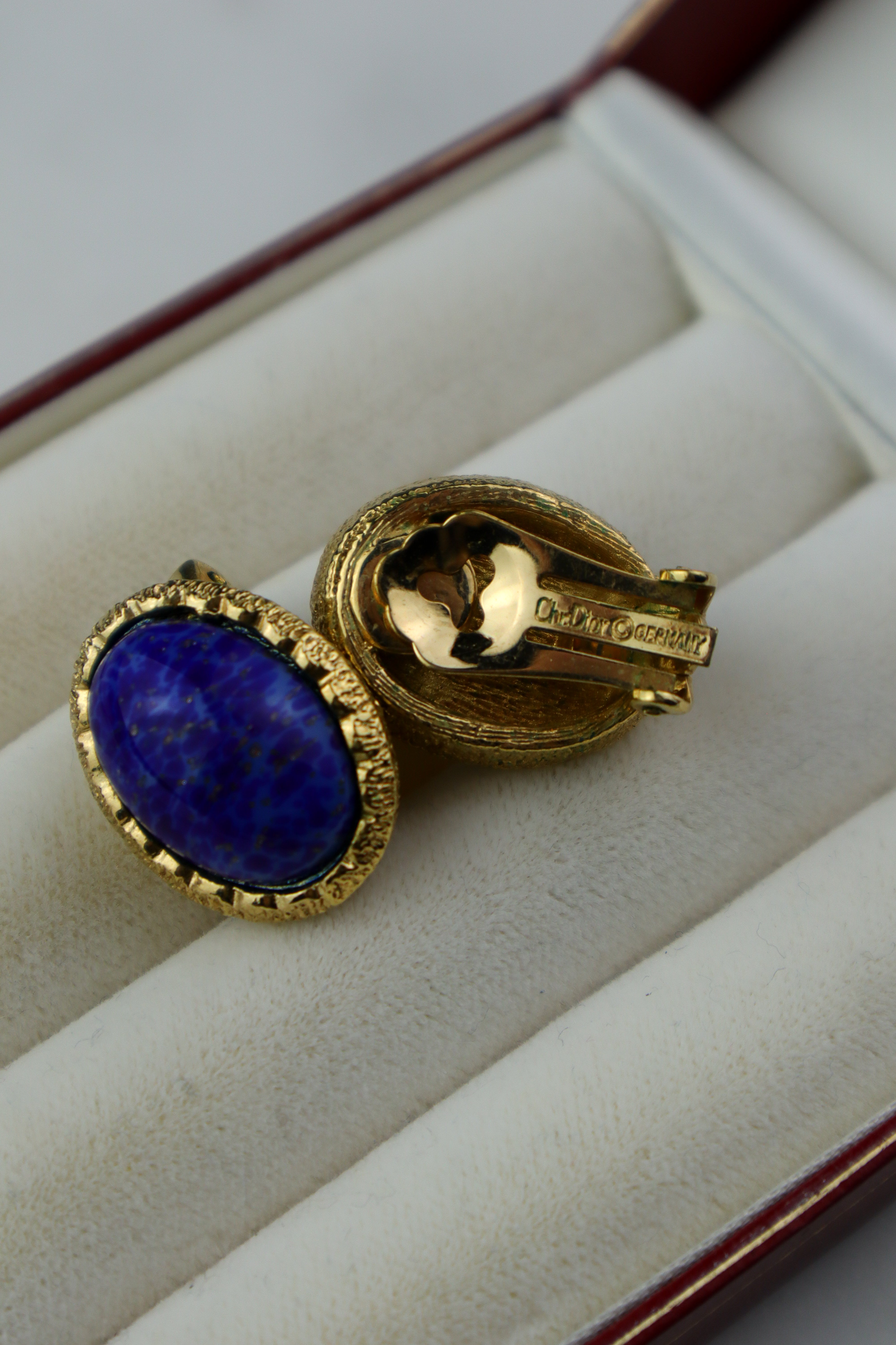 Christian Dior - klipsy vintage z kobaltowym kaboszonem "lapis lazuli"