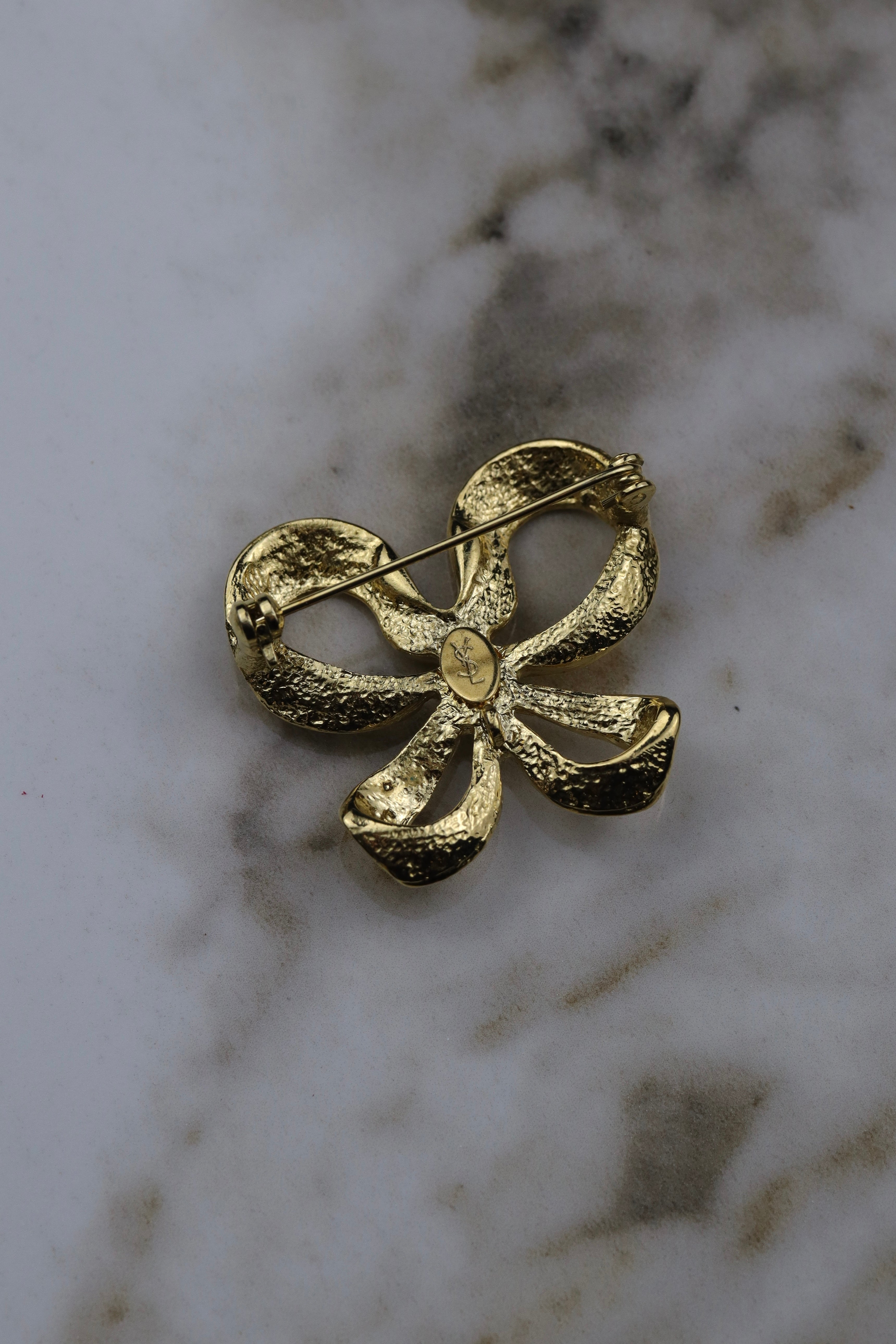 Yves Saint Laurent - broszka kokardka