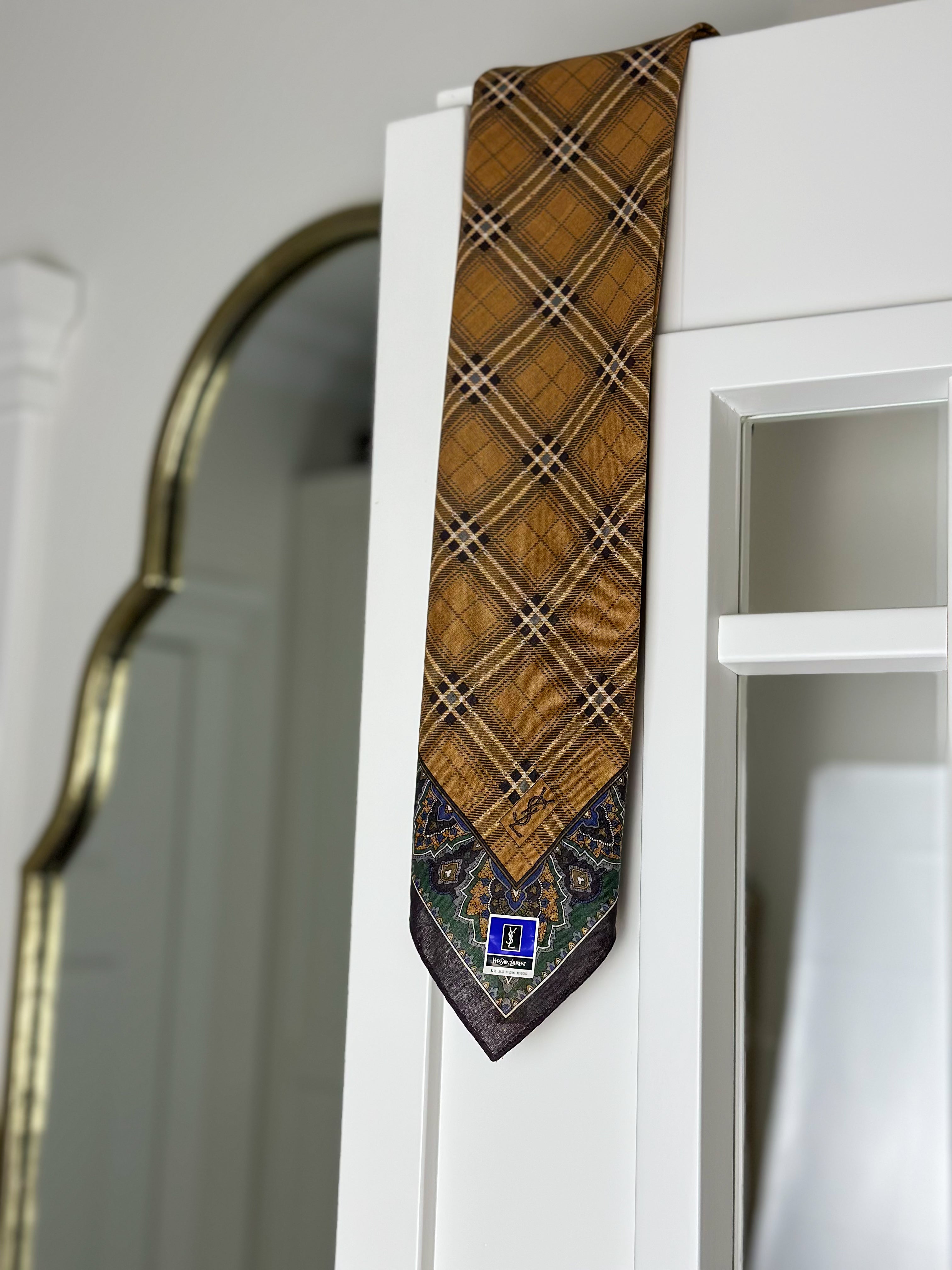 Yves Saint Laurent – Kraciasta gawroszka/chustka