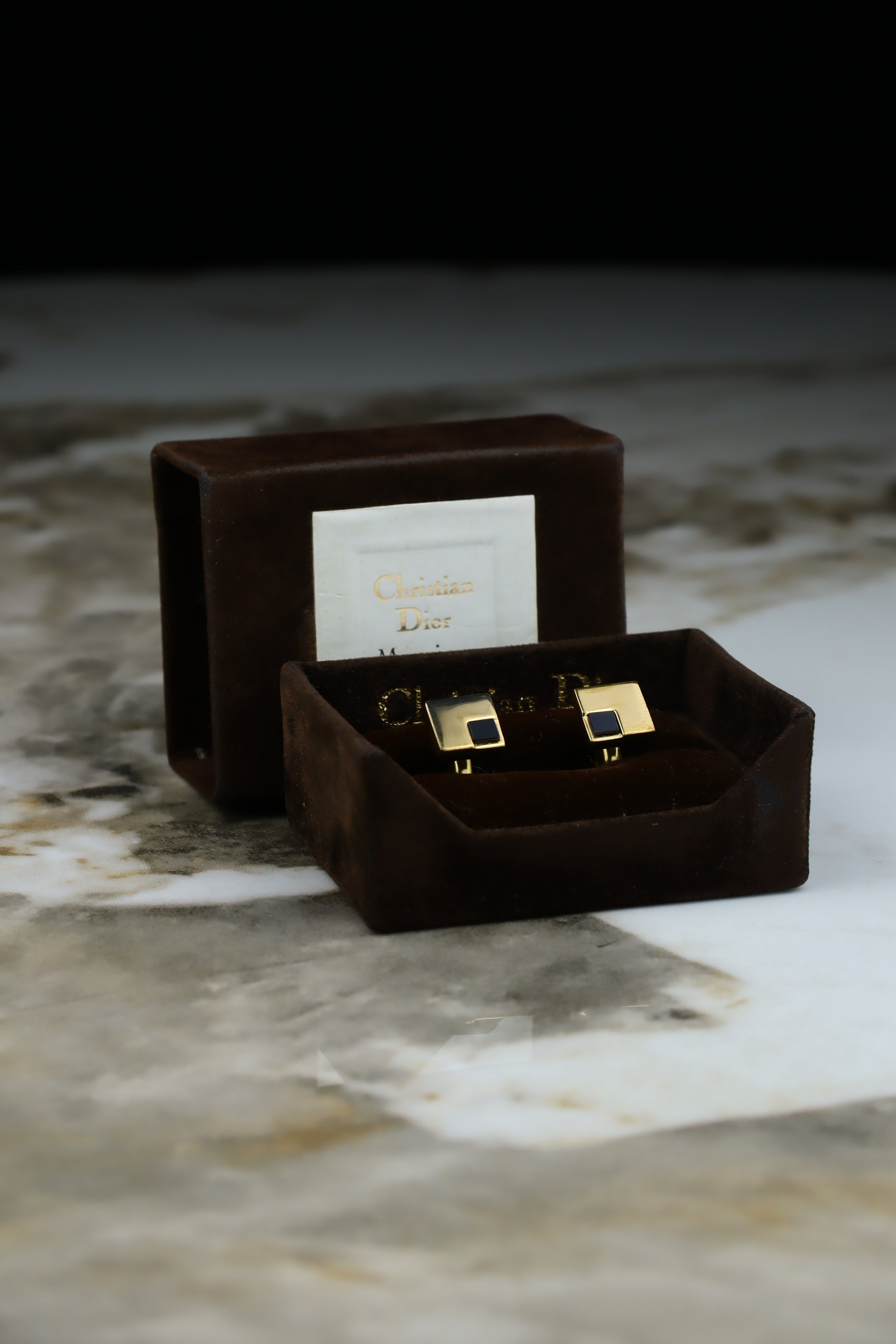 Christian Dior – spinki do mankietów pozłacane z czarnym onyksowym elementem (S3)