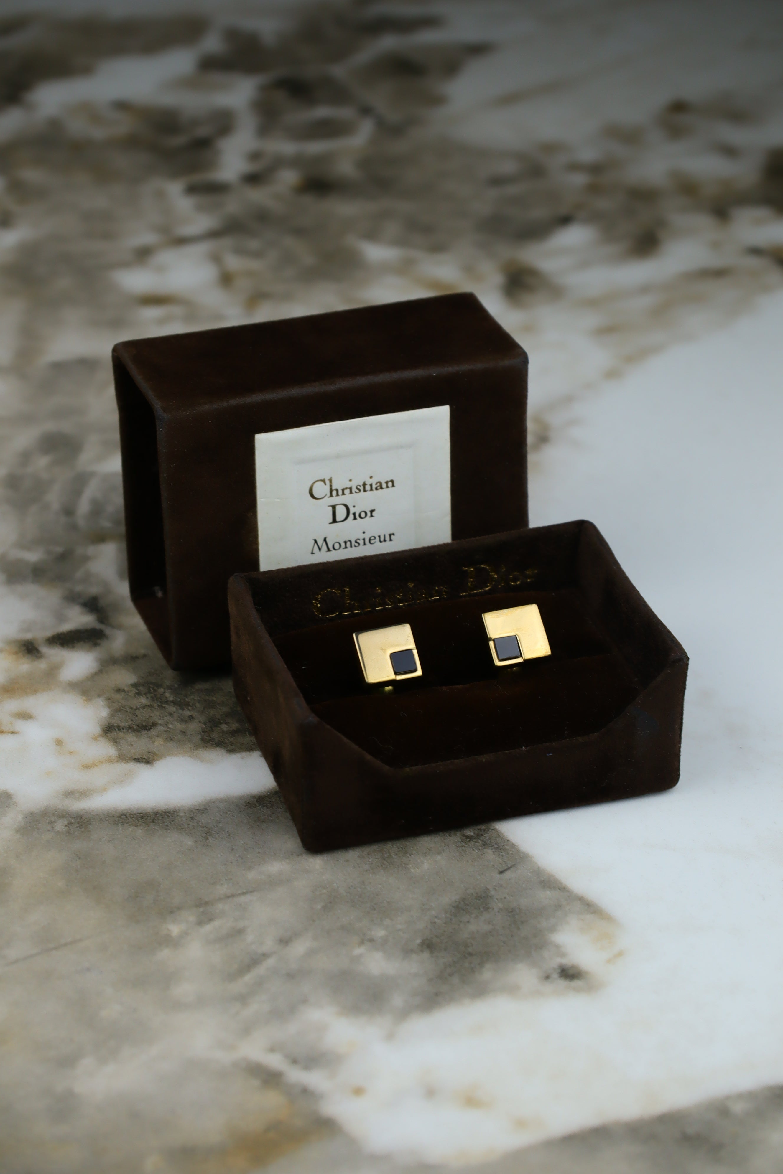 Christian Dior – spinki do mankietów pozłacane z czarnym onyksowym elementem (S3)