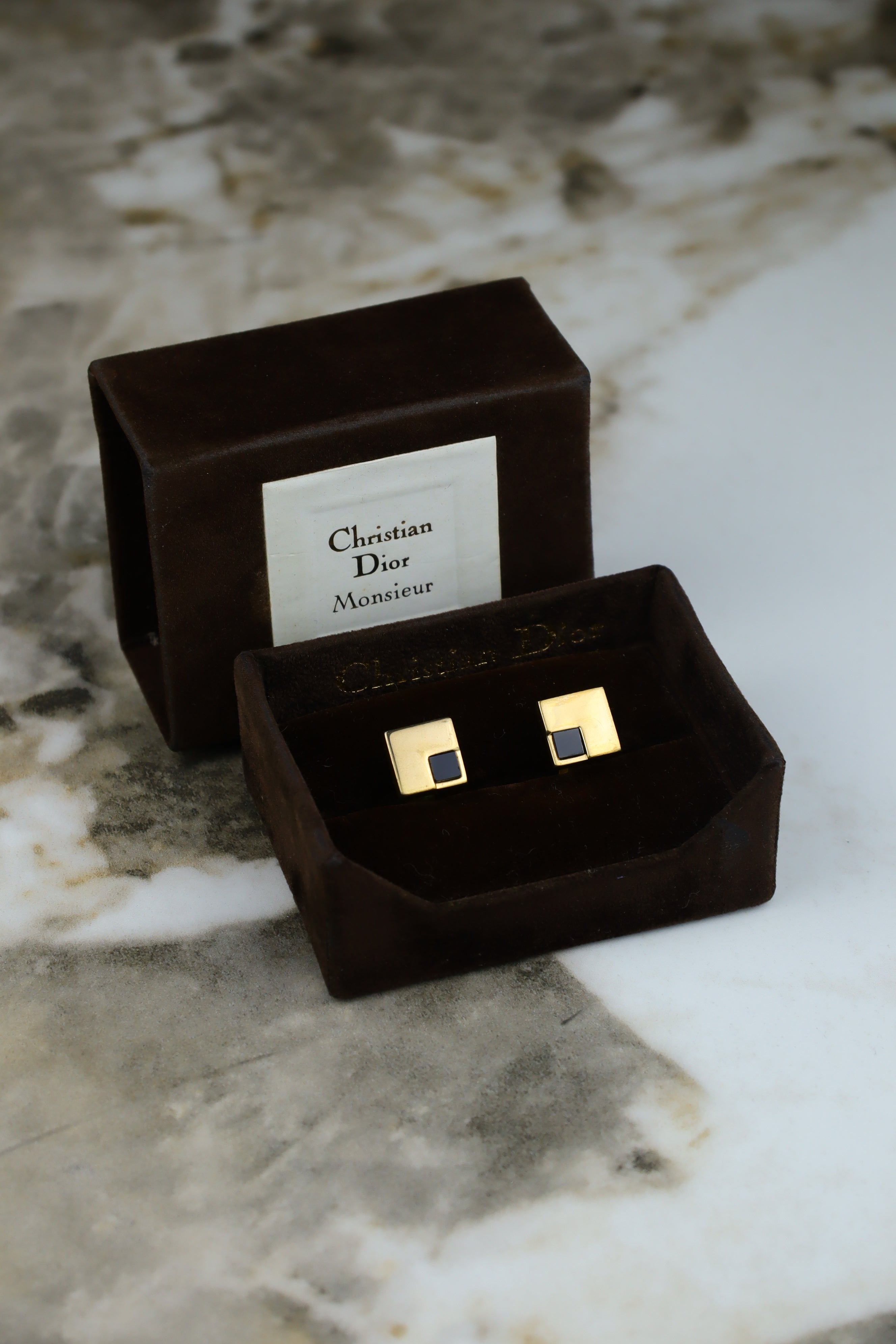 Christian Dior – spinki do mankietów pozłacane z czarnym onyksowym elementem (S3)