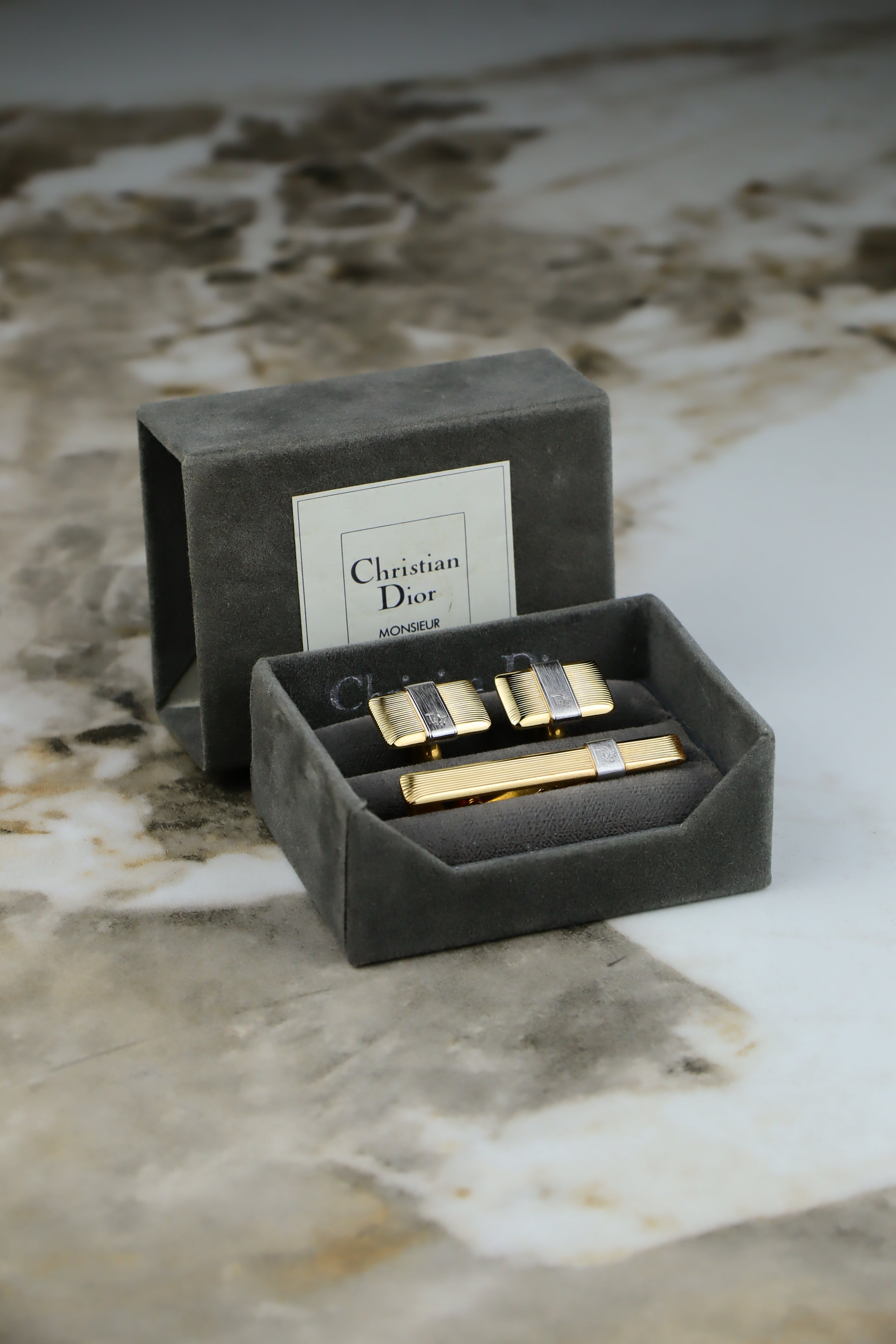 Christian Dior – zestaw spinek do mankietów i krawata stalowo-złoty z logo (S5)