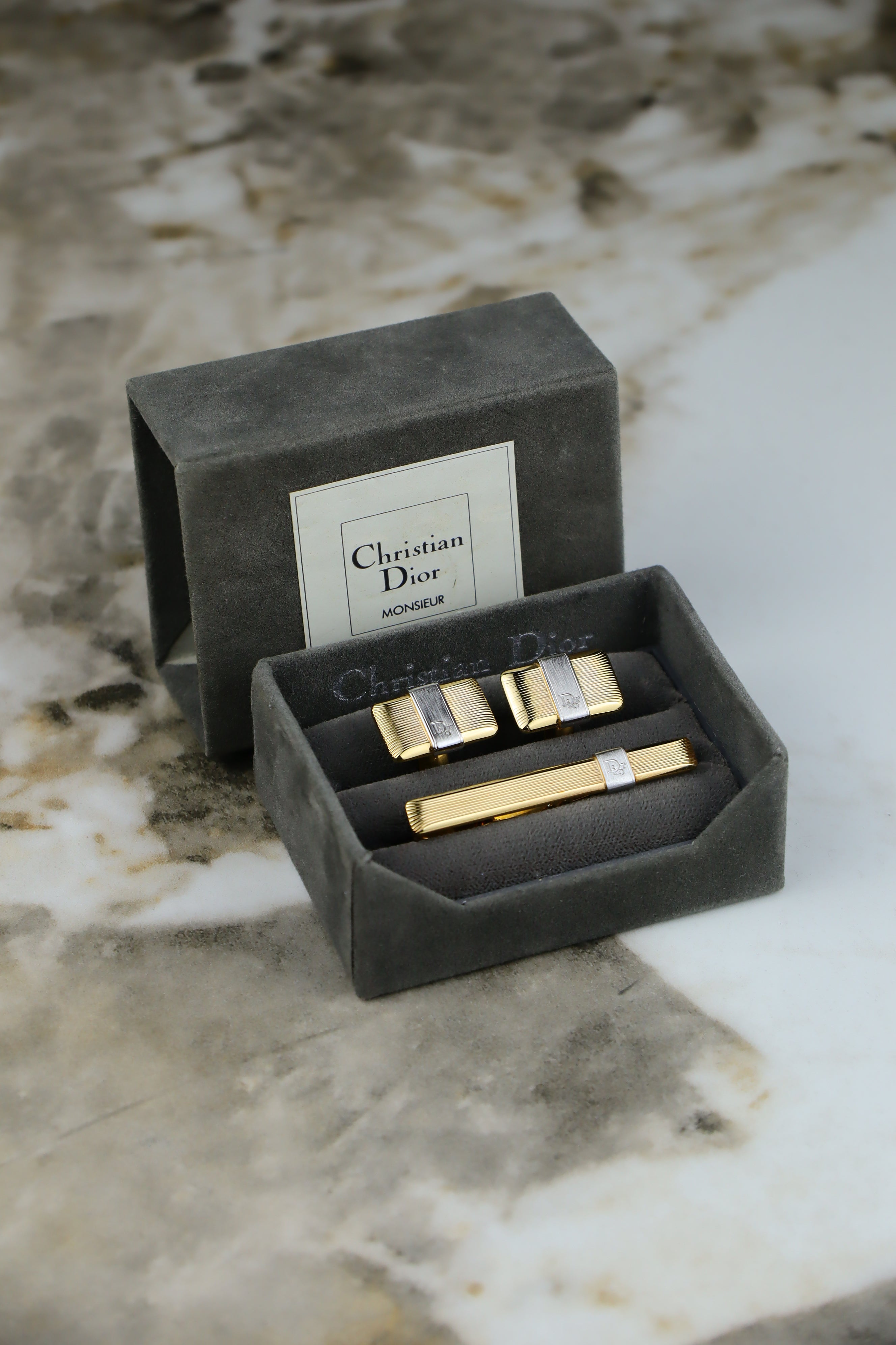 Christian Dior – zestaw spinek do mankietów i krawata stalowo-złoty z logo (S5)