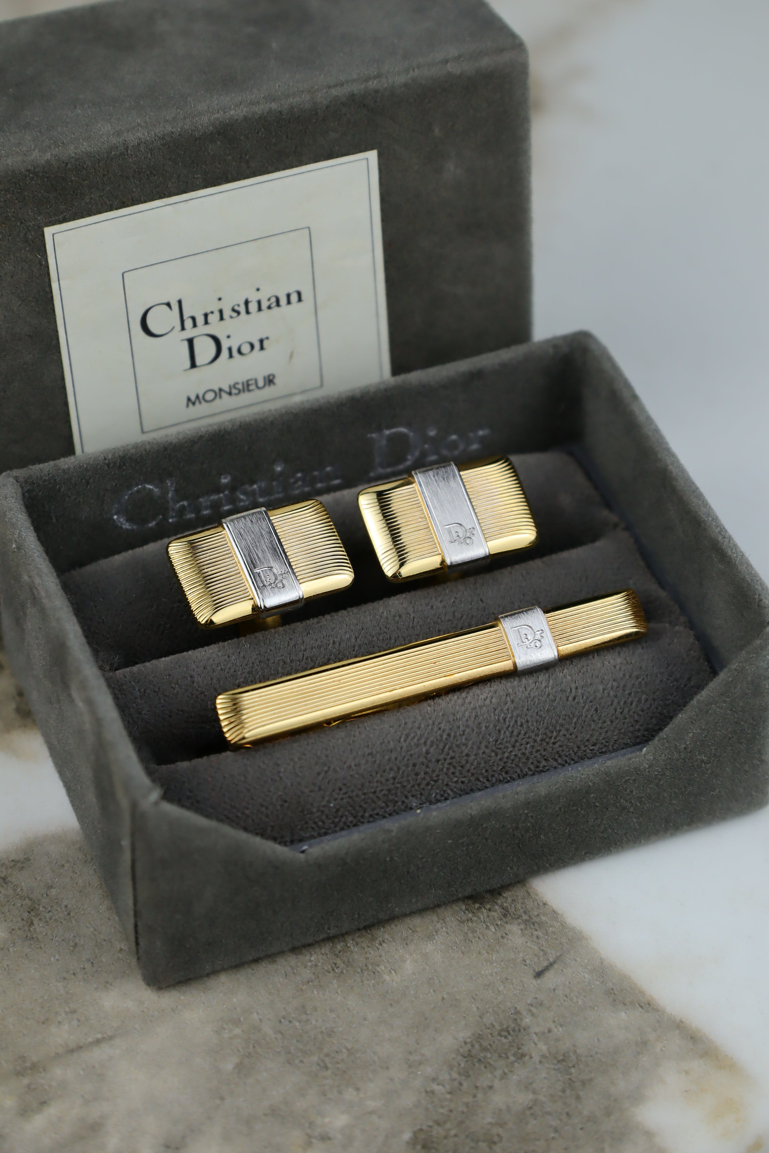 Christian Dior – zestaw spinek do mankietów i krawata stalowo-złoty z logo (S5)