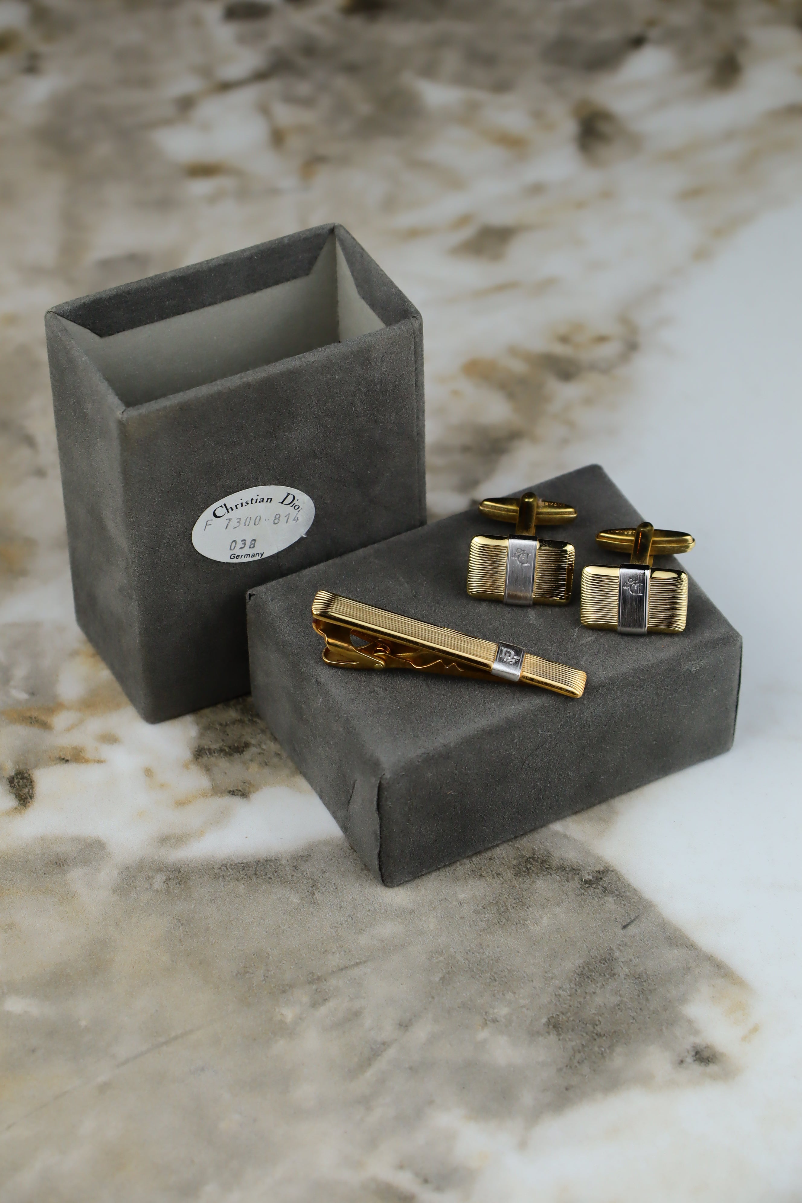 Christian Dior – zestaw spinek do mankietów i krawata stalowo-złoty z logo (S5)