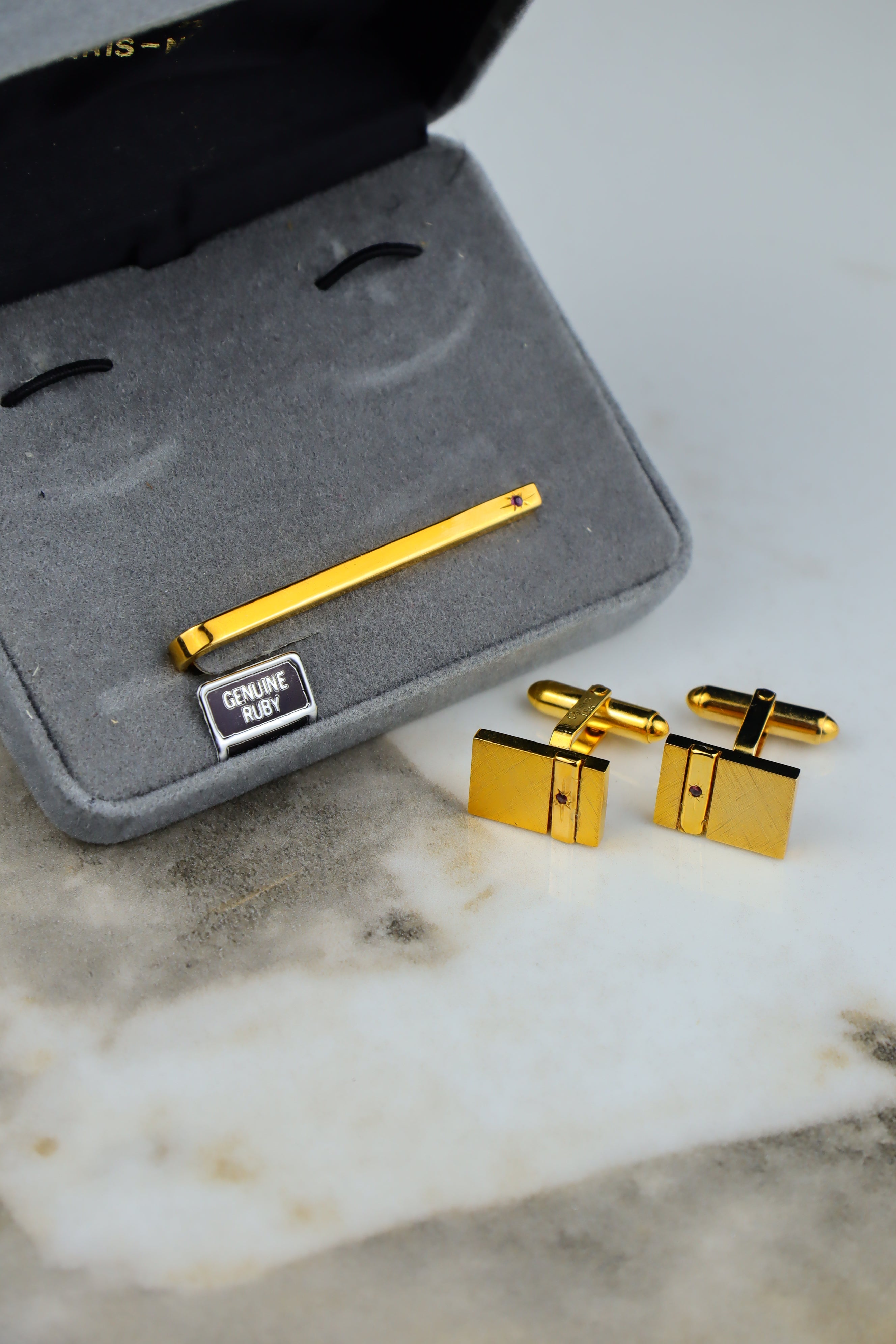 Christian Dior – zestaw spinek do mankietów i krawata pozłacany z gwiazdą i rubinami (S6)