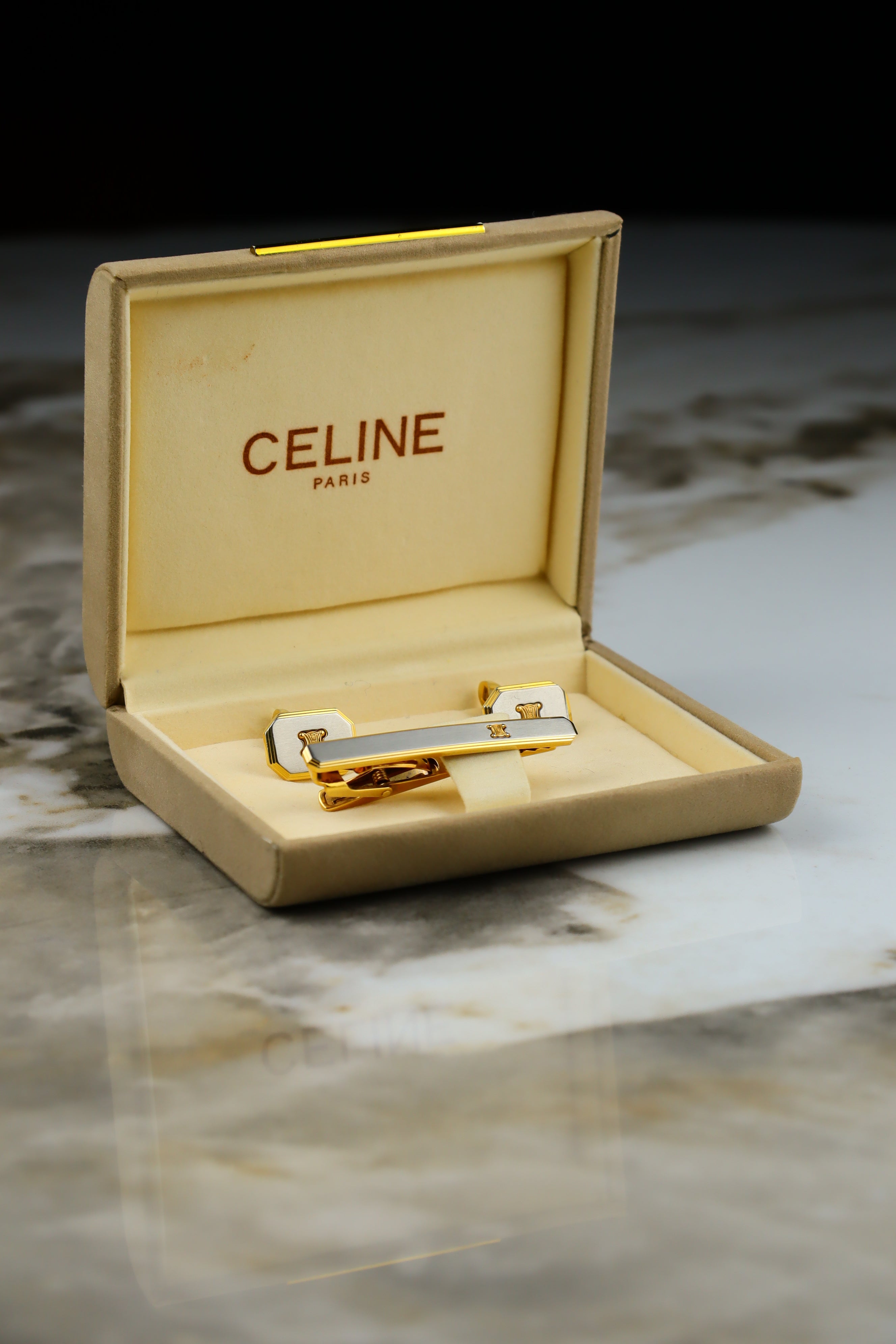 Celine – zestaw spinek do mankietów i krawata pozłacany ze stalowym wypełnieniem i emblematem (S12)