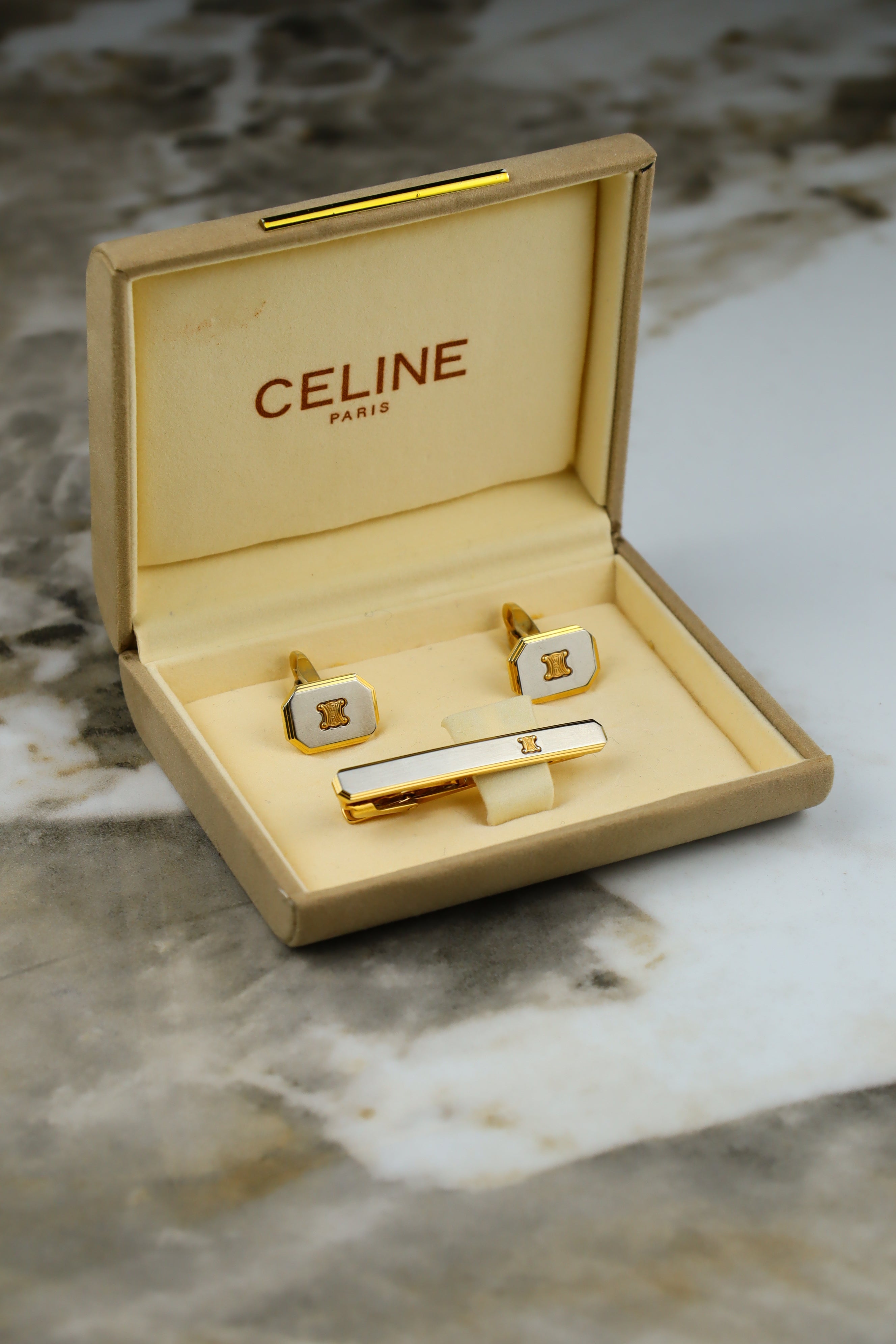 Celine – zestaw spinek do mankietów i krawata pozłacany ze stalowym wypełnieniem i emblematem (S12)