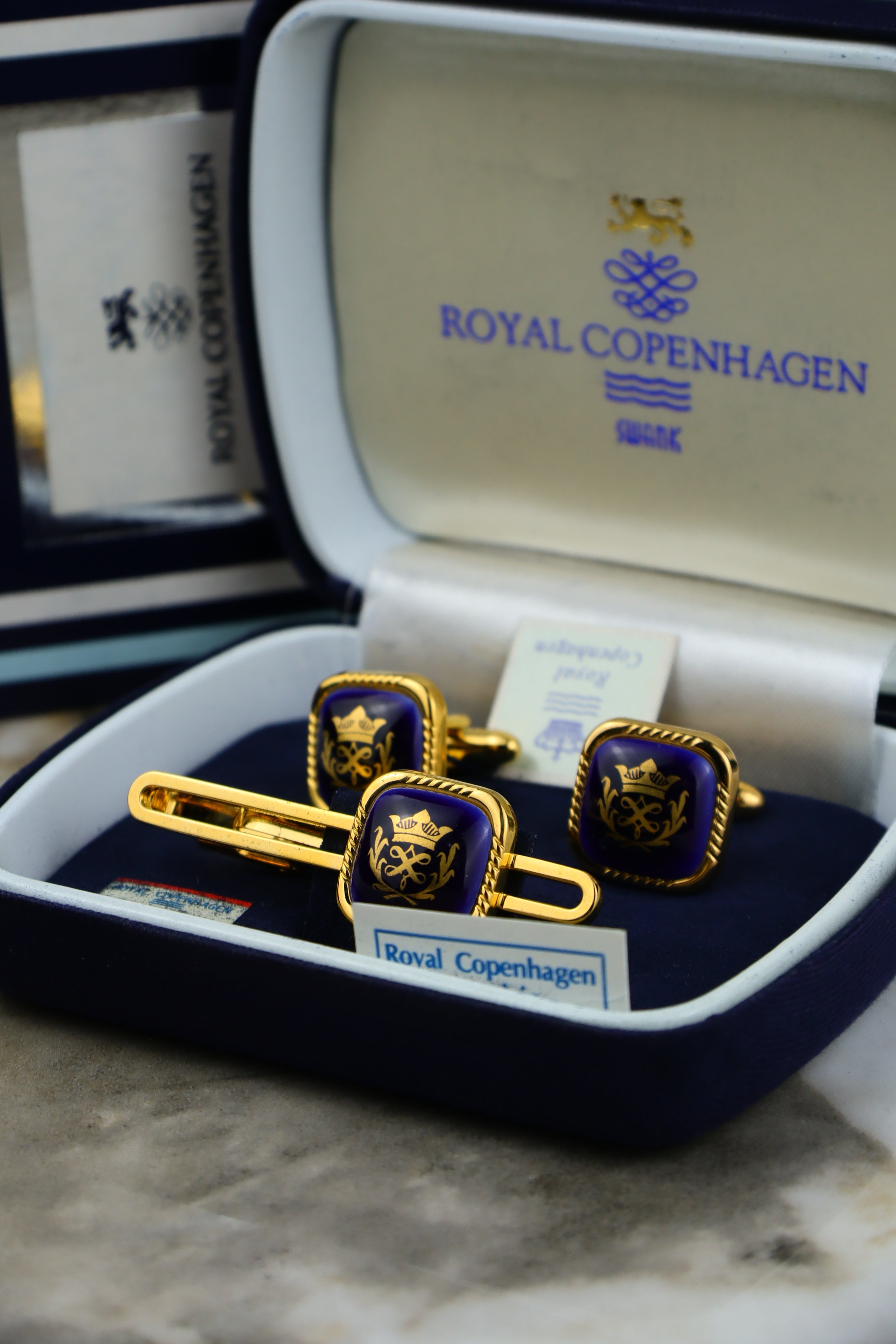 Royal Copenhagen – zestaw spinek do mankietów i krawata pozłacany z marynarskim emblematem (S18)