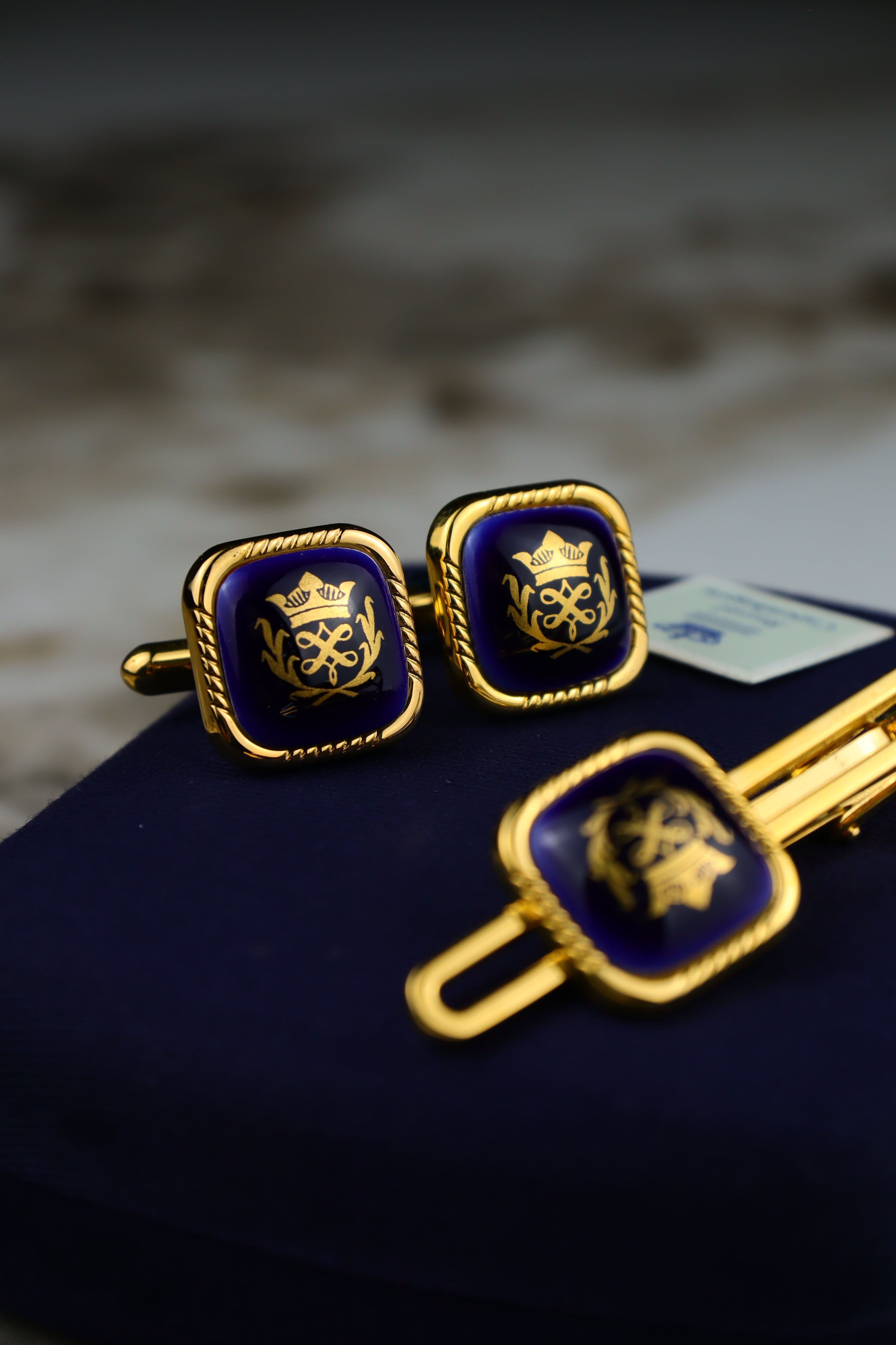 Royal Copenhagen – zestaw spinek do mankietów i krawata pozłacany z marynarskim emblematem (S18)