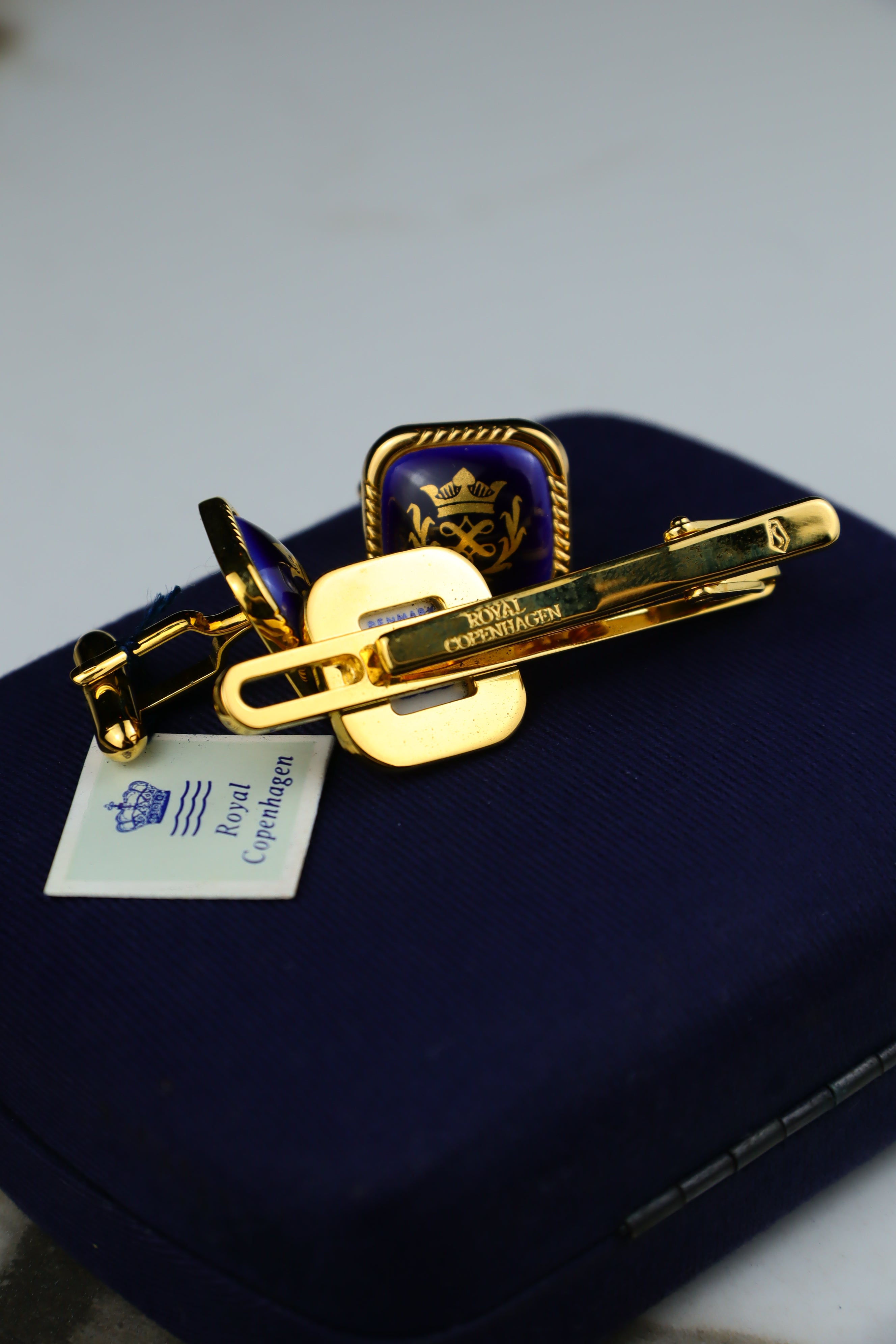 Royal Copenhagen – zestaw spinek do mankietów i krawata pozłacany z marynarskim emblematem (S18)