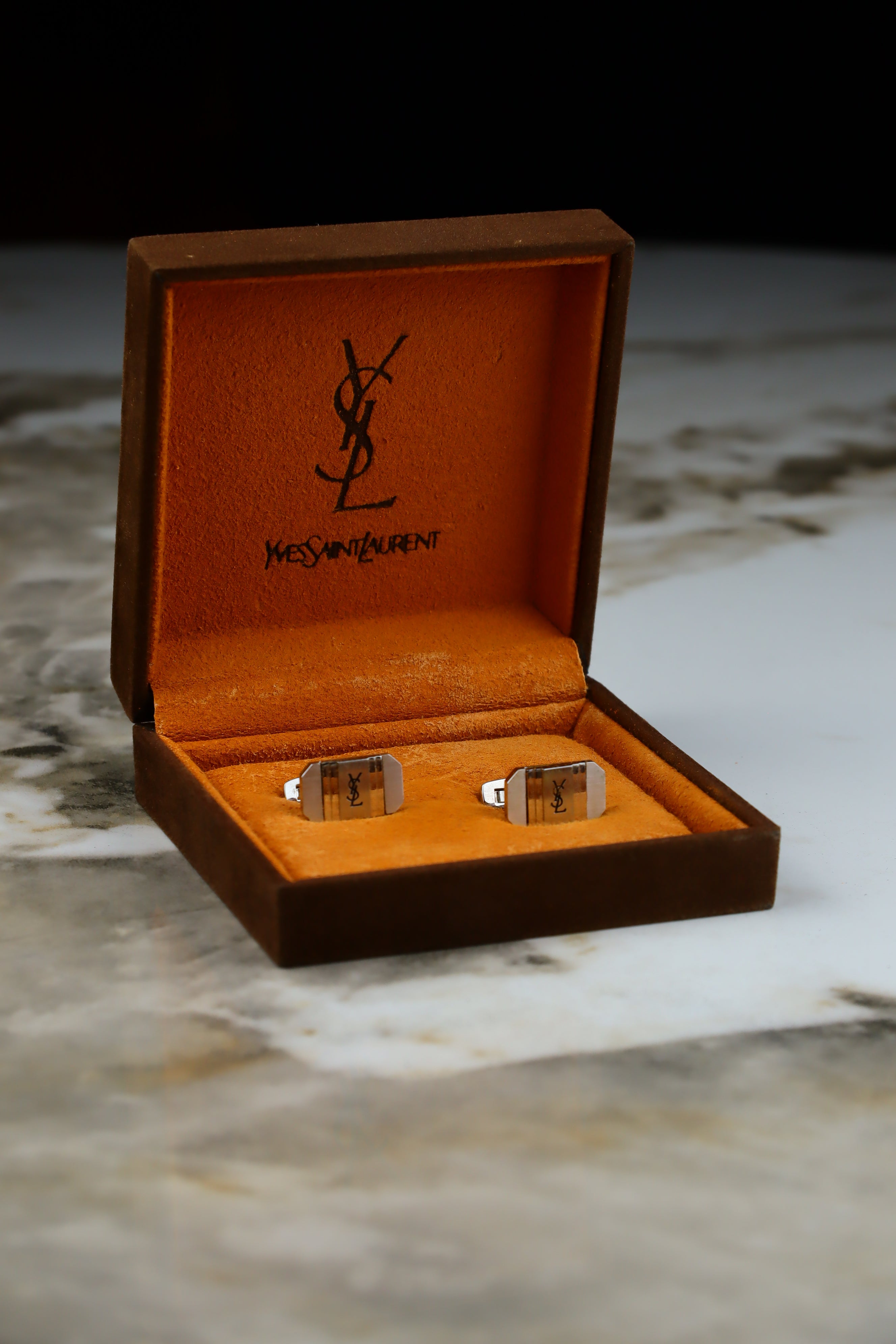 Yves Saint Laurent – klasyczne spinki do mankietów stalowe z logo (S19)