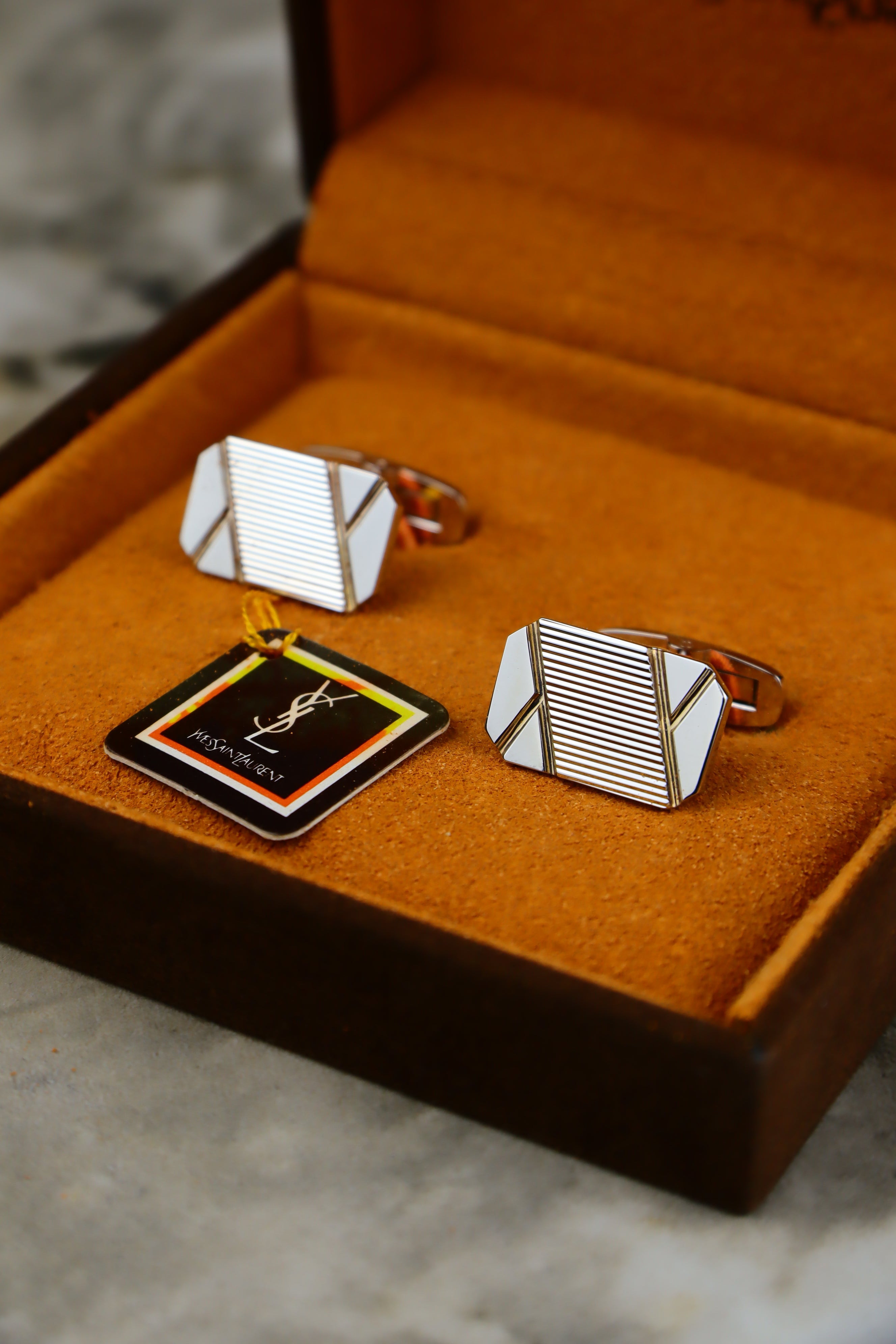 Yves Saint Laurent – spinki do mankietów stalowo-złote (S20)