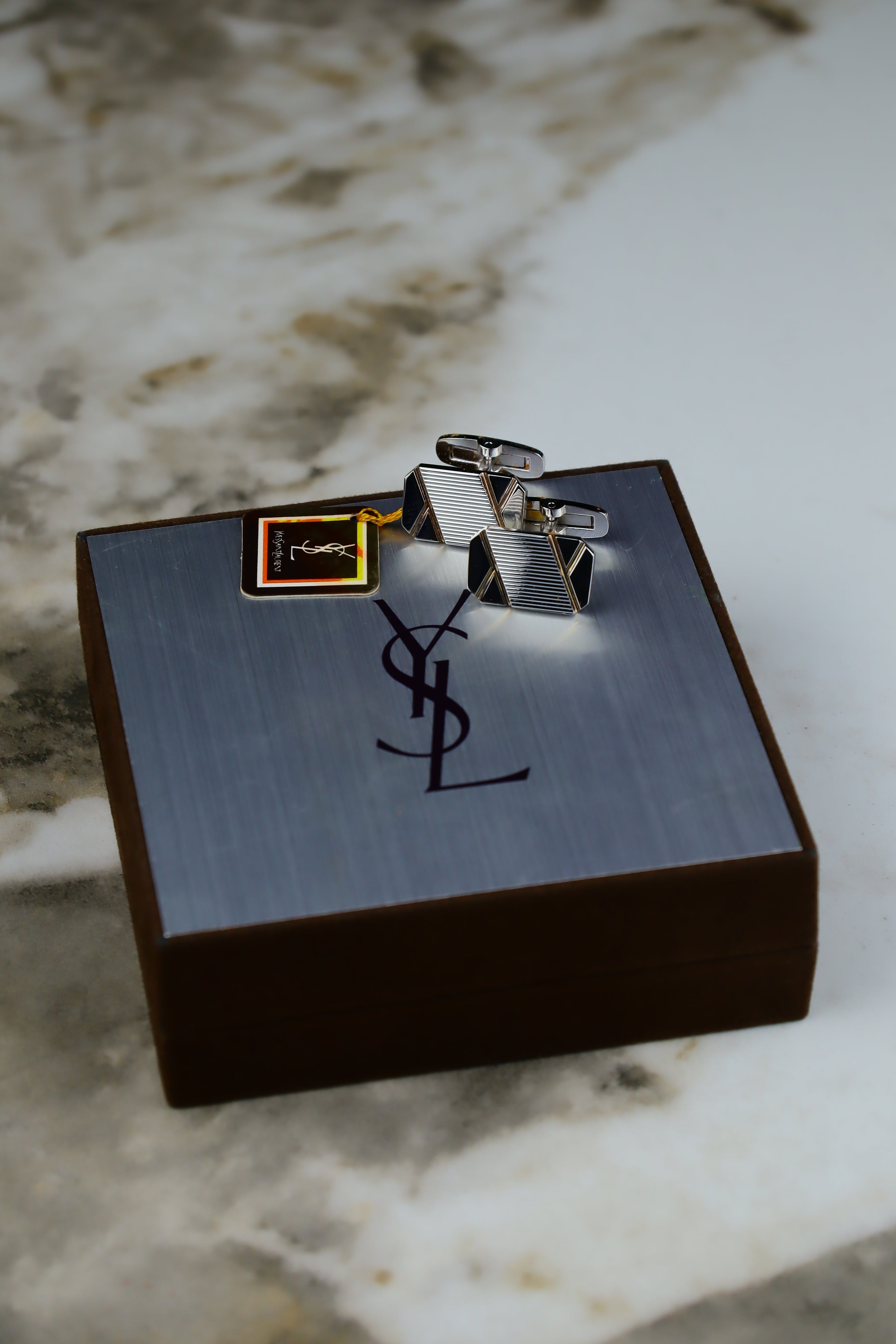 Yves Saint Laurent – spinki do mankietów stalowo-złote (S20)
