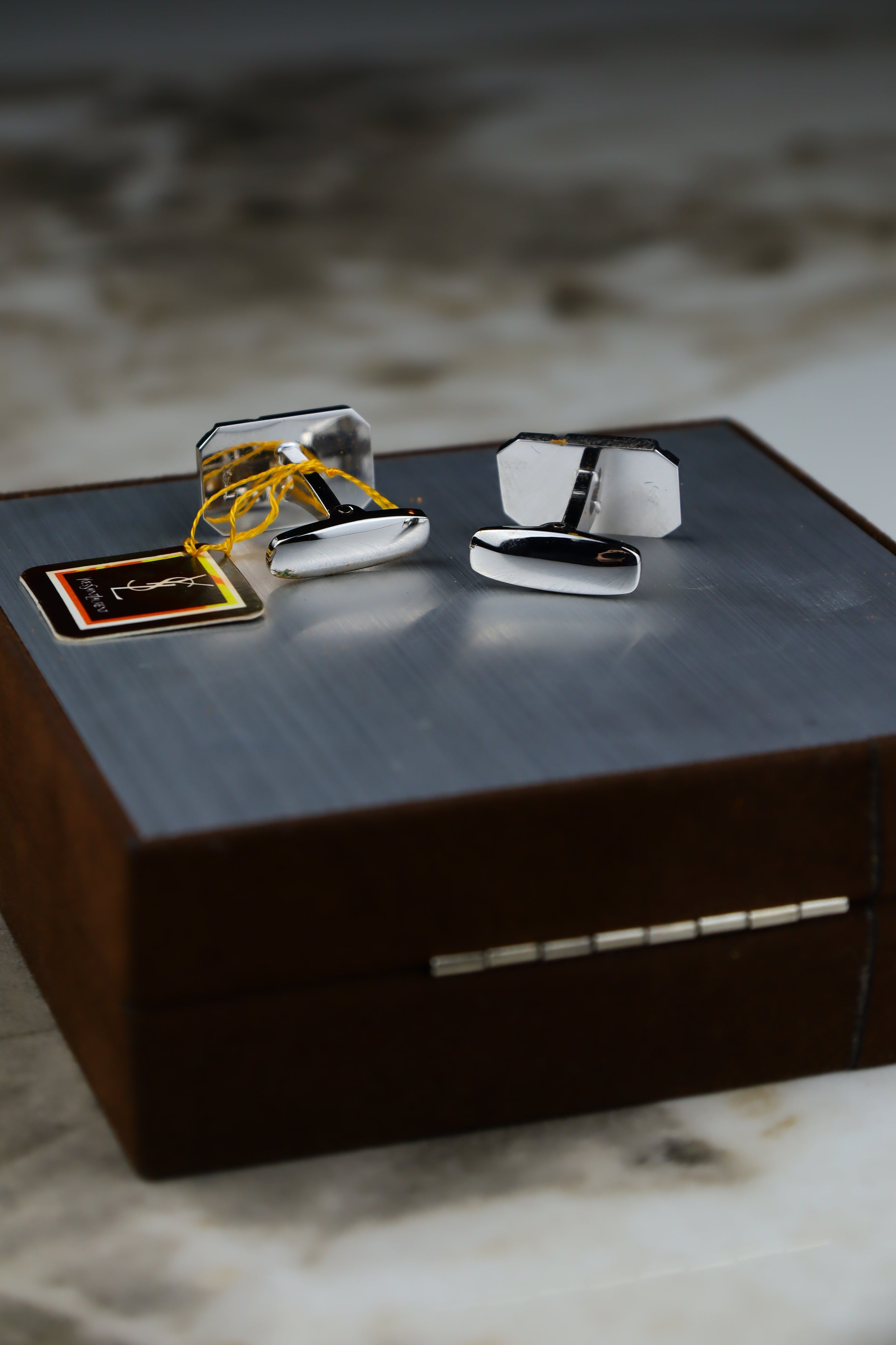 Yves Saint Laurent – spinki do mankietów stalowo-złote (S20)