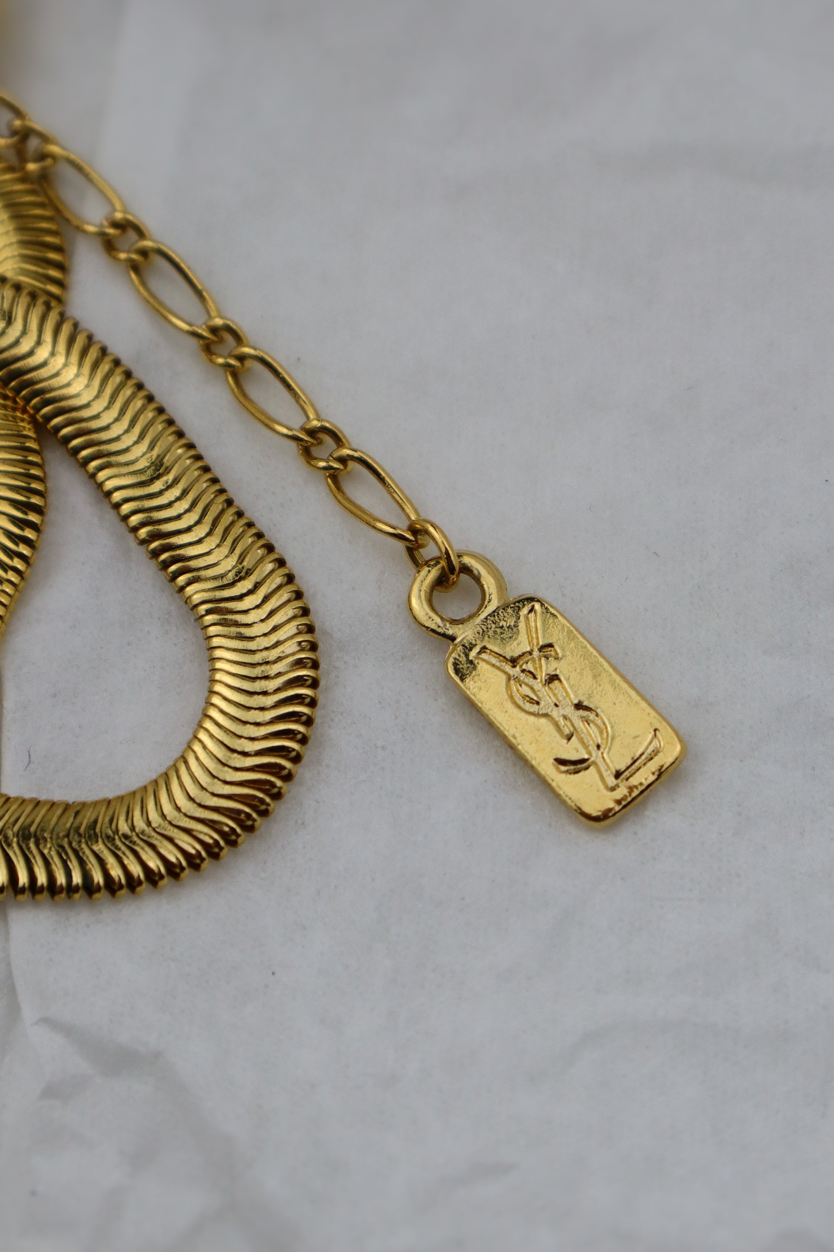 Yves Saint Laurent - naszyjnik 24 k złoto teksturowany