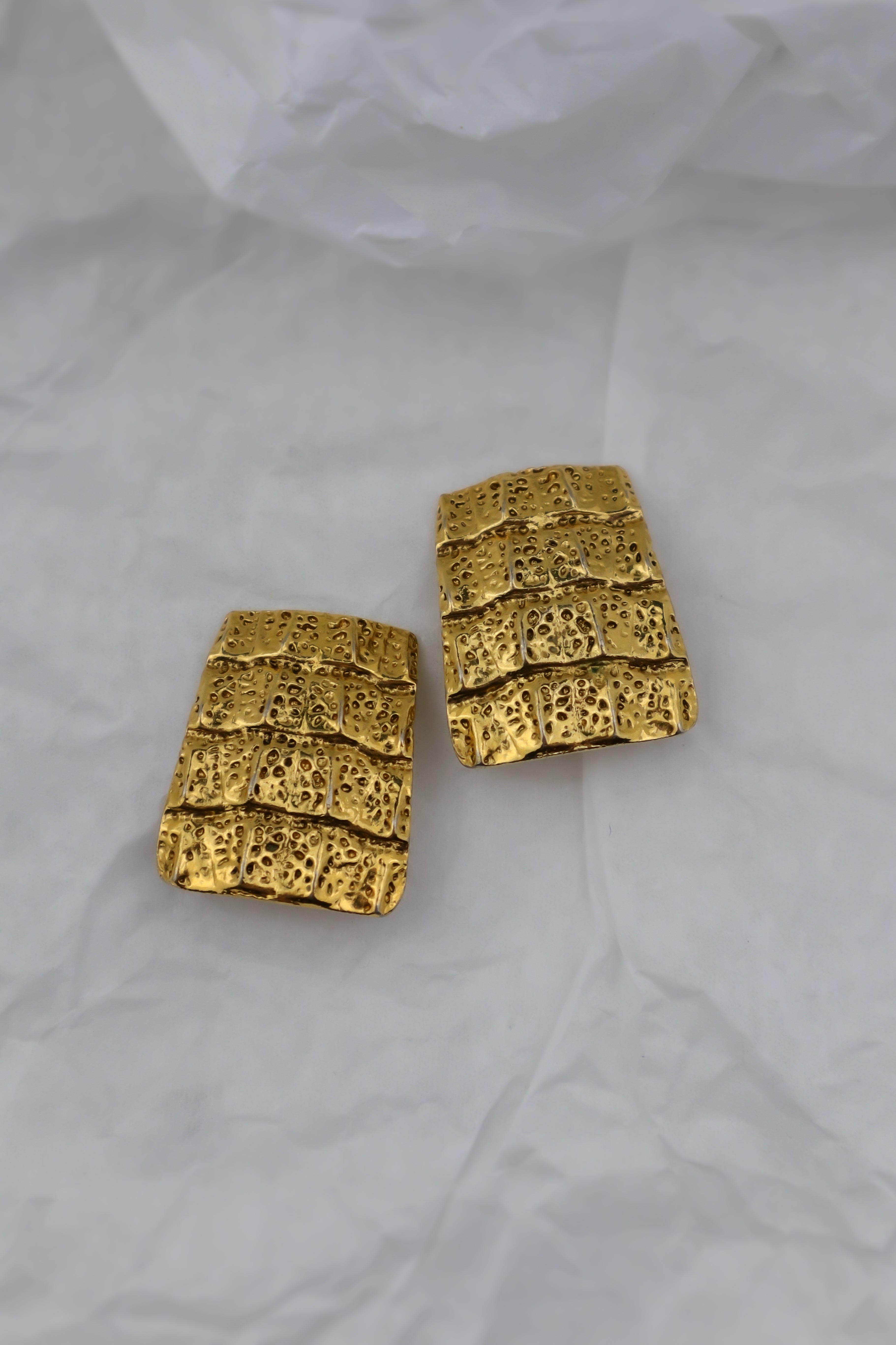 Yves Saint Laurent – klipsy z geometrycznym wzorem