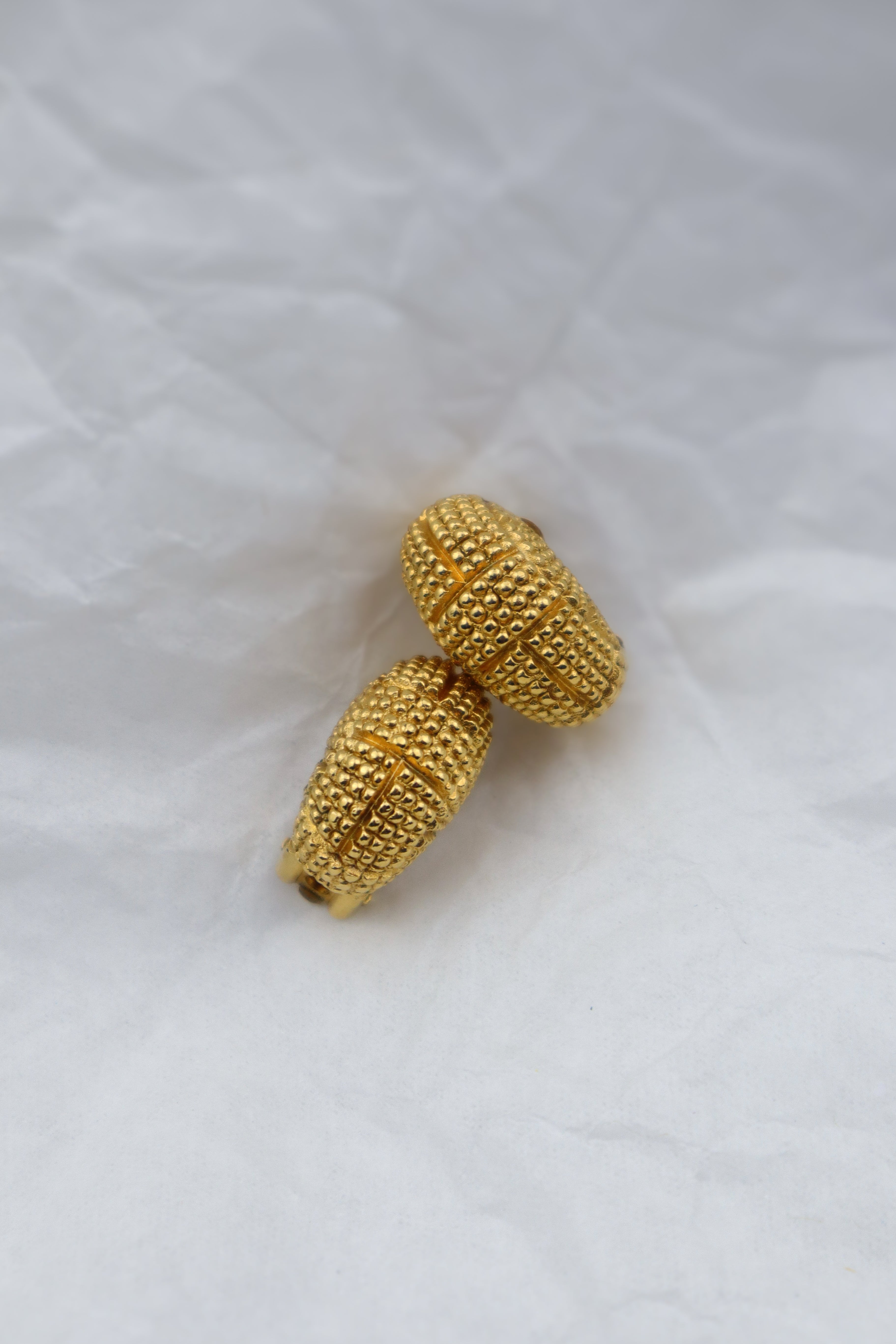 Dior – klipsy półkola