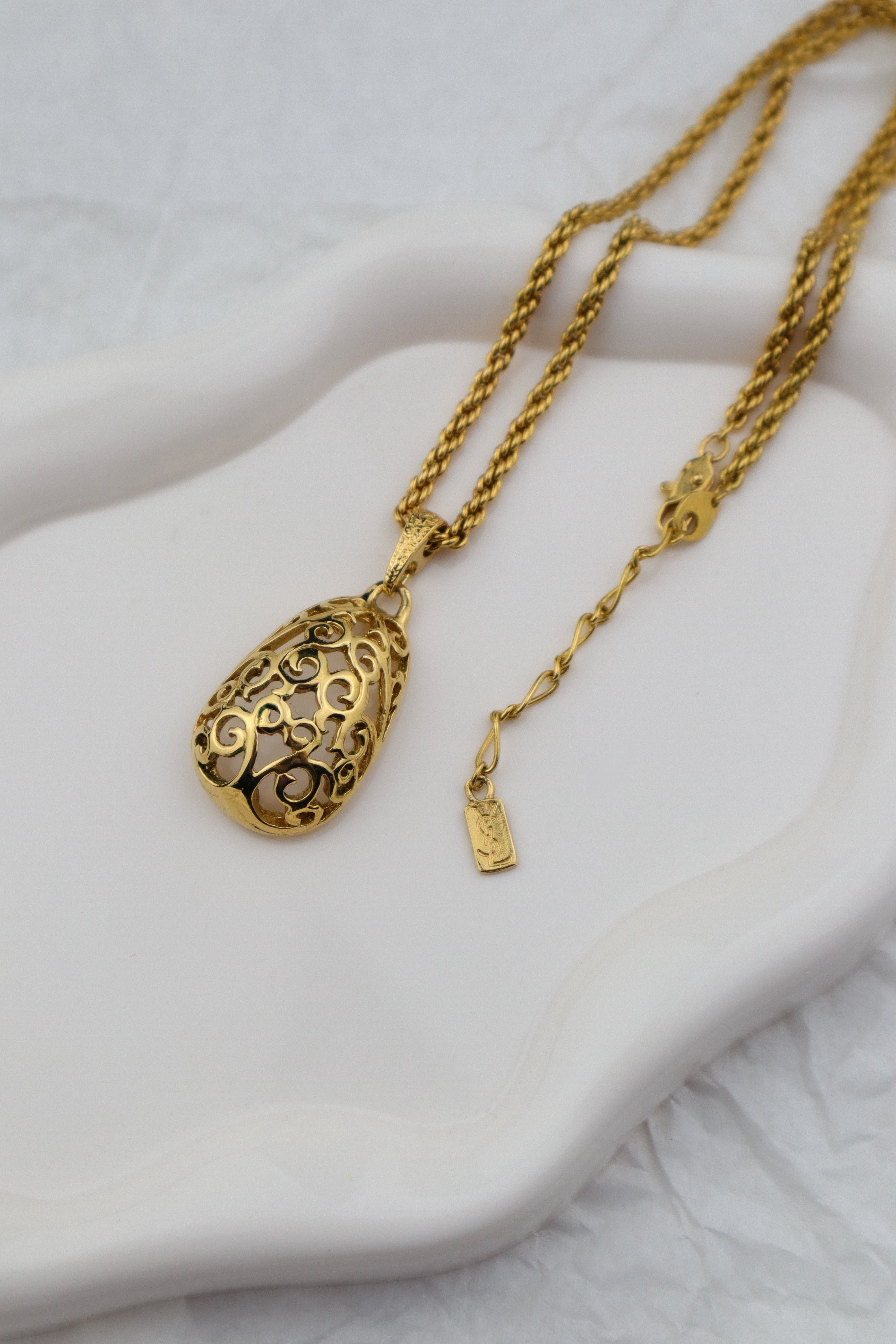 Yves Saint Laurent - pozłacany arabeskowy naszyjnik