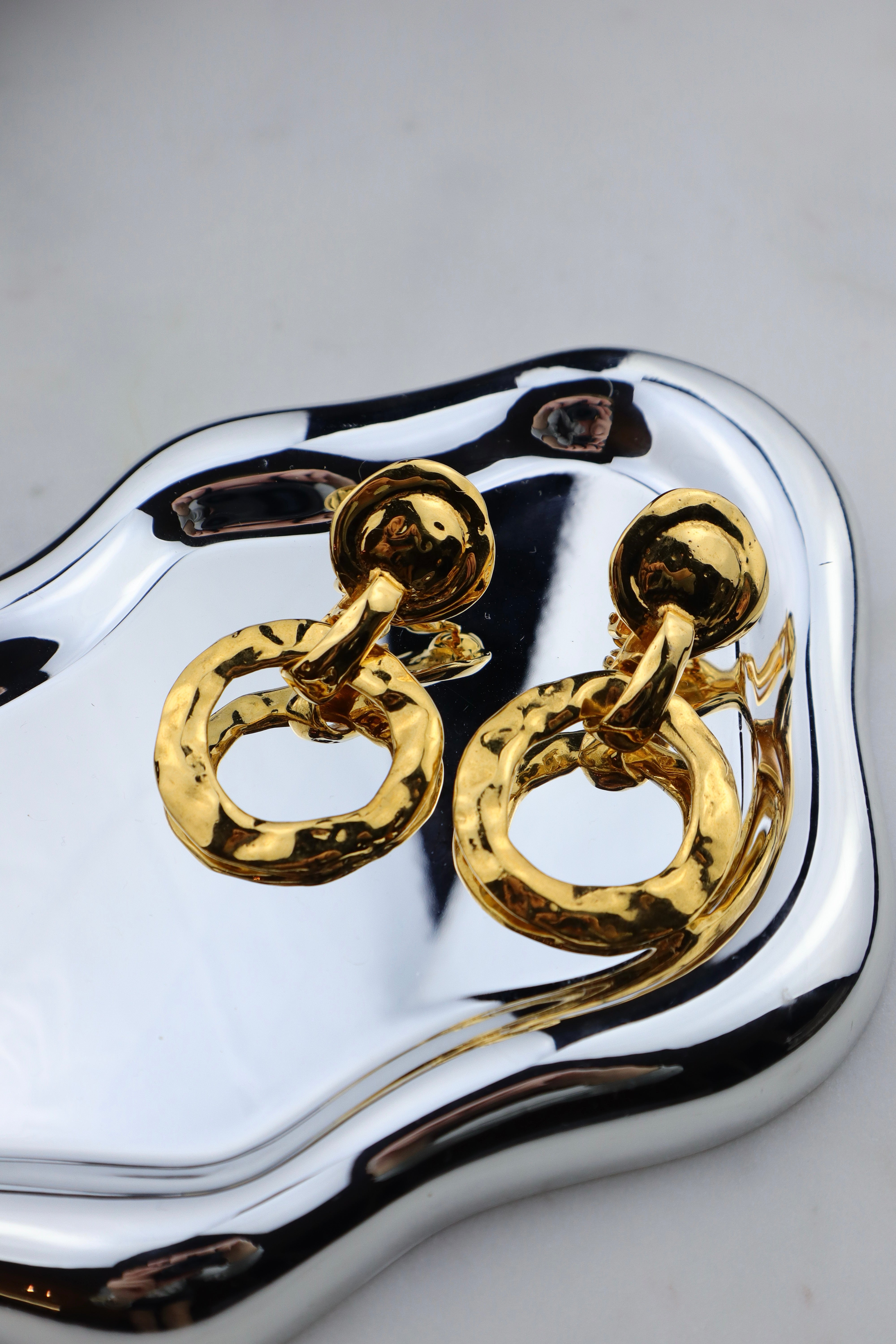 Yves Saint Laurent - pozłacane klipsy obręcze