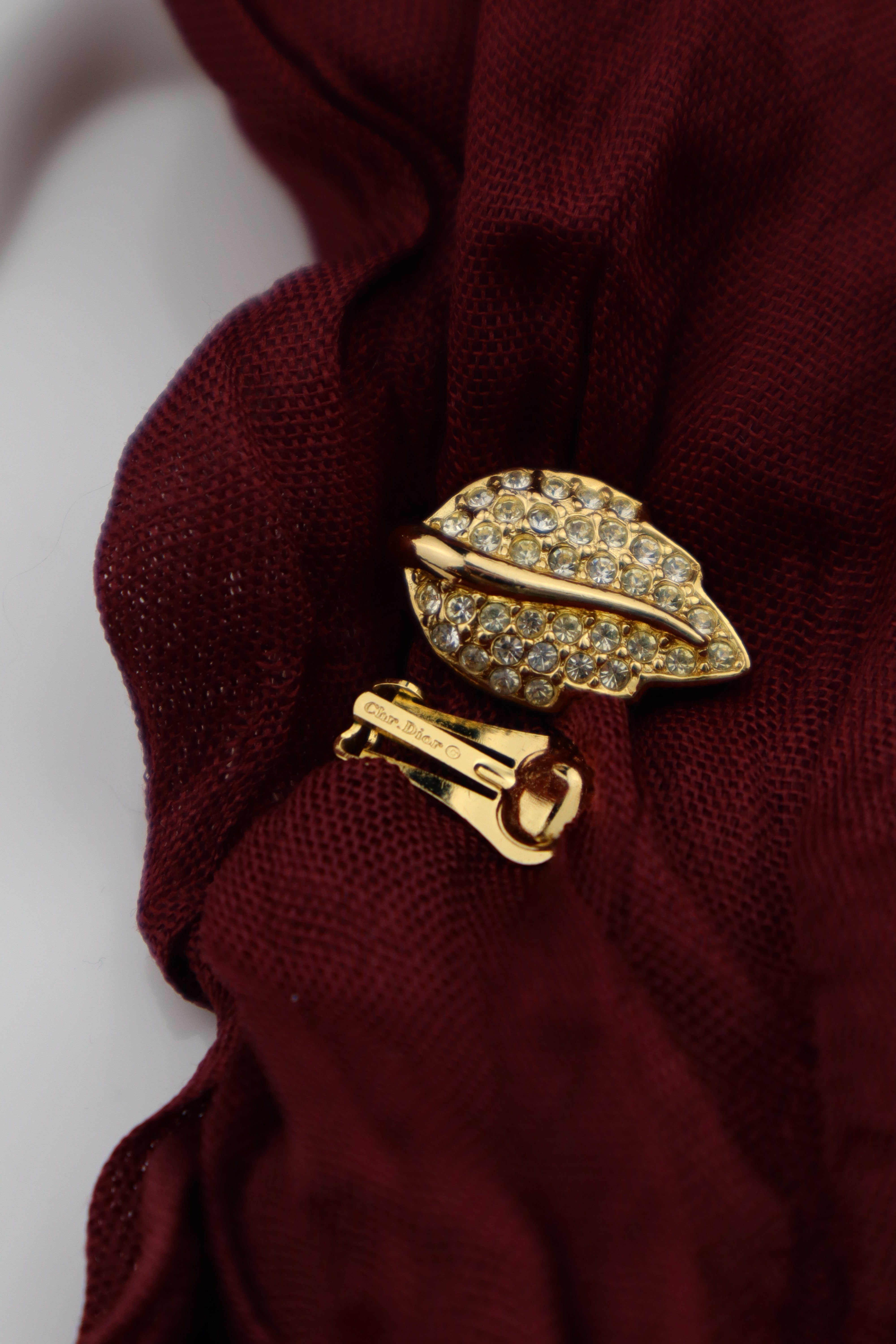 Christian Dior - pozłacane klipsy listki z kryształkami