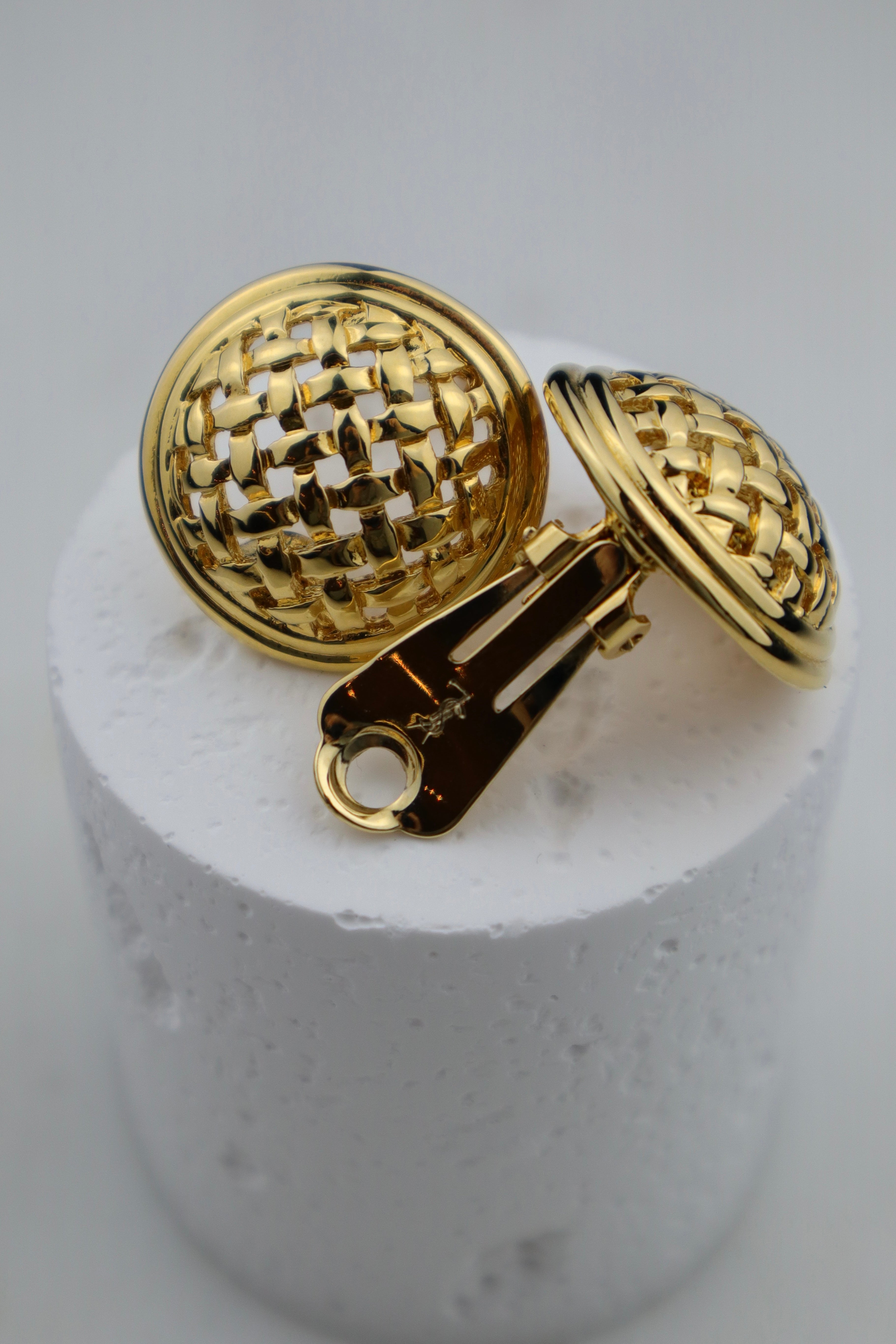 Yves Saint Laurent - 24k pozłacane plecione klipsy